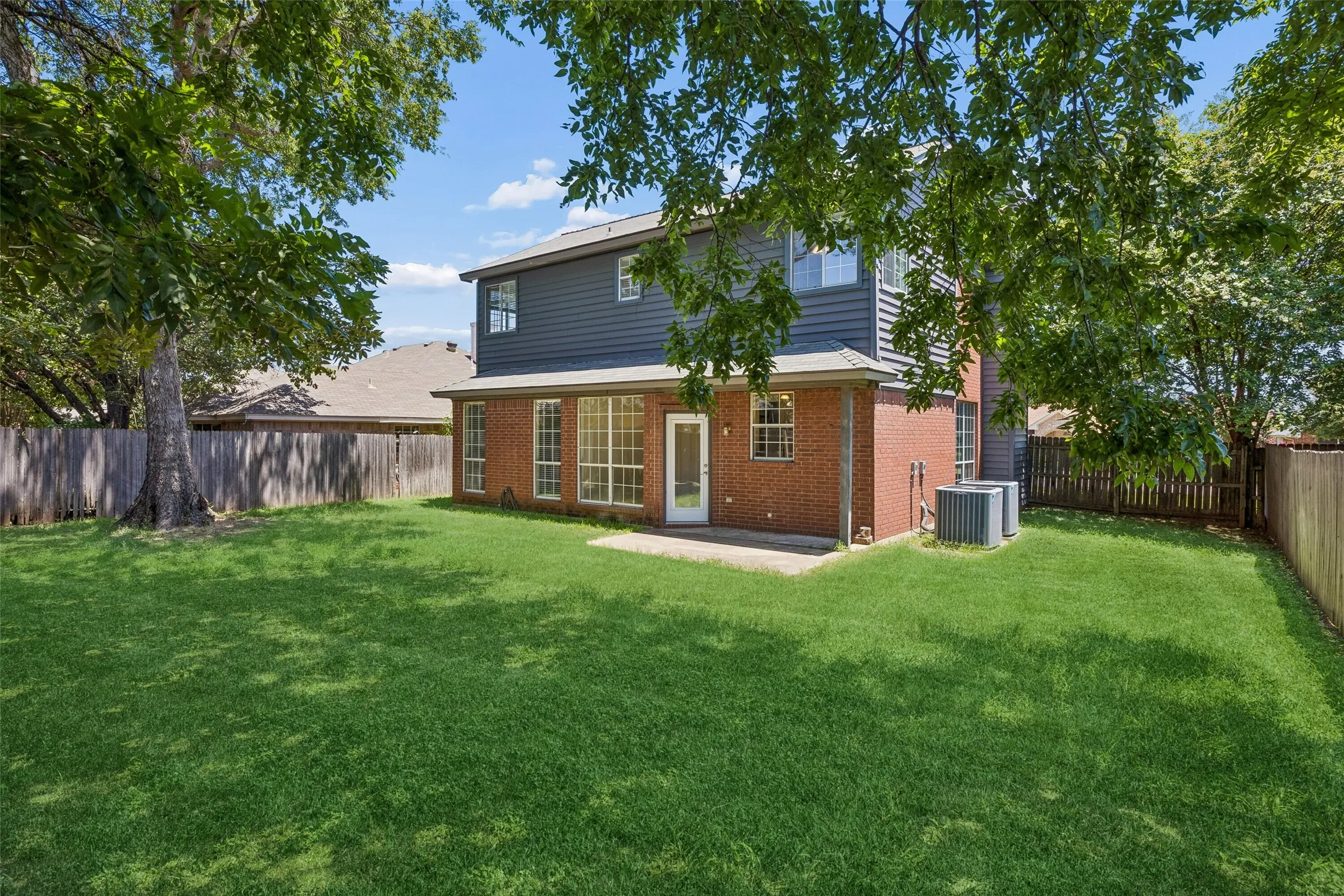 Single Family Residence For Sale in Tarrant County , 6717 Wooddale Drive, Watauga, Texas 76148, 3 Bedroom, 2 Bathroom, 2 Garage spaces, 1,817 Sqft, built in 1992, mls#21301999, Real Estate Agent in Watauga, Homes For Sale in Tarrant county, Homes For Sale in Watauga, Realtor in Watauga Texas, Real Estate Brokerage Independent Realty Texas, Luminita Cordes Realtor