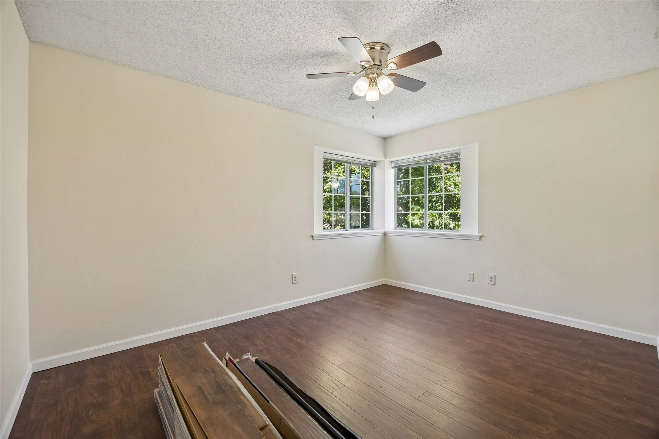 Single Family Residence For Sale in Tarrant County , 6717 Wooddale Drive, Watauga, Texas 76148, 3 Bedroom, 2 Bathroom, 2 Garage spaces, 1,817 Sqft, built in 1992, mls#21301999, Real Estate Agent in Watauga, Homes For Sale in Tarrant county, Homes For Sale in Watauga, Realtor in Watauga Texas, Real Estate Brokerage Independent Realty Texas, Luminita Cordes Realtor