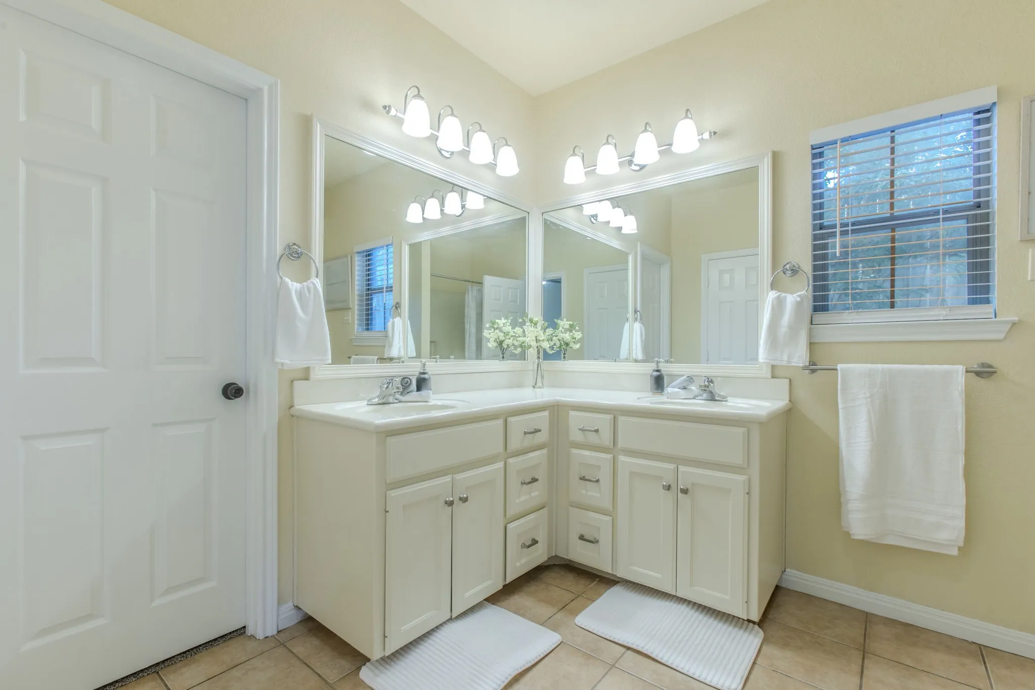 Single Family Residence For Sale in Mc Lennan County , 3060 Andalusian Lane, Robinson, Texas 76706, 3 Bedroom, 2 Bathroom, 2 Garage spaces, 1,429 Sqft, built in 2005, mls#21338633, Real Estate Agent in Robinson, Homes For Sale in Mc Lennan county, Homes For Sale in Robinson, Realtor in Robinson Texas, Real Estate Brokerage Independent Realty Texas, Luminita Cordes Realtor