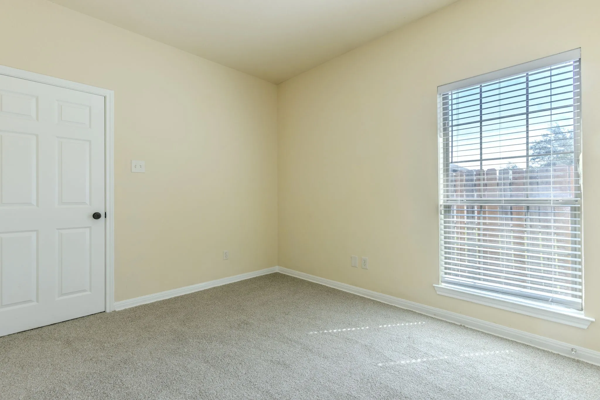 Single Family Residence For Sale in Mc Lennan County , 3060 Andalusian Lane, Robinson, Texas 76706, 3 Bedroom, 2 Bathroom, 2 Garage spaces, 1,429 Sqft, built in 2005, mls#21338633, Real Estate Agent in Robinson, Homes For Sale in Mc Lennan county, Homes For Sale in Robinson, Realtor in Robinson Texas, Real Estate Brokerage Independent Realty Texas, Luminita Cordes Realtor