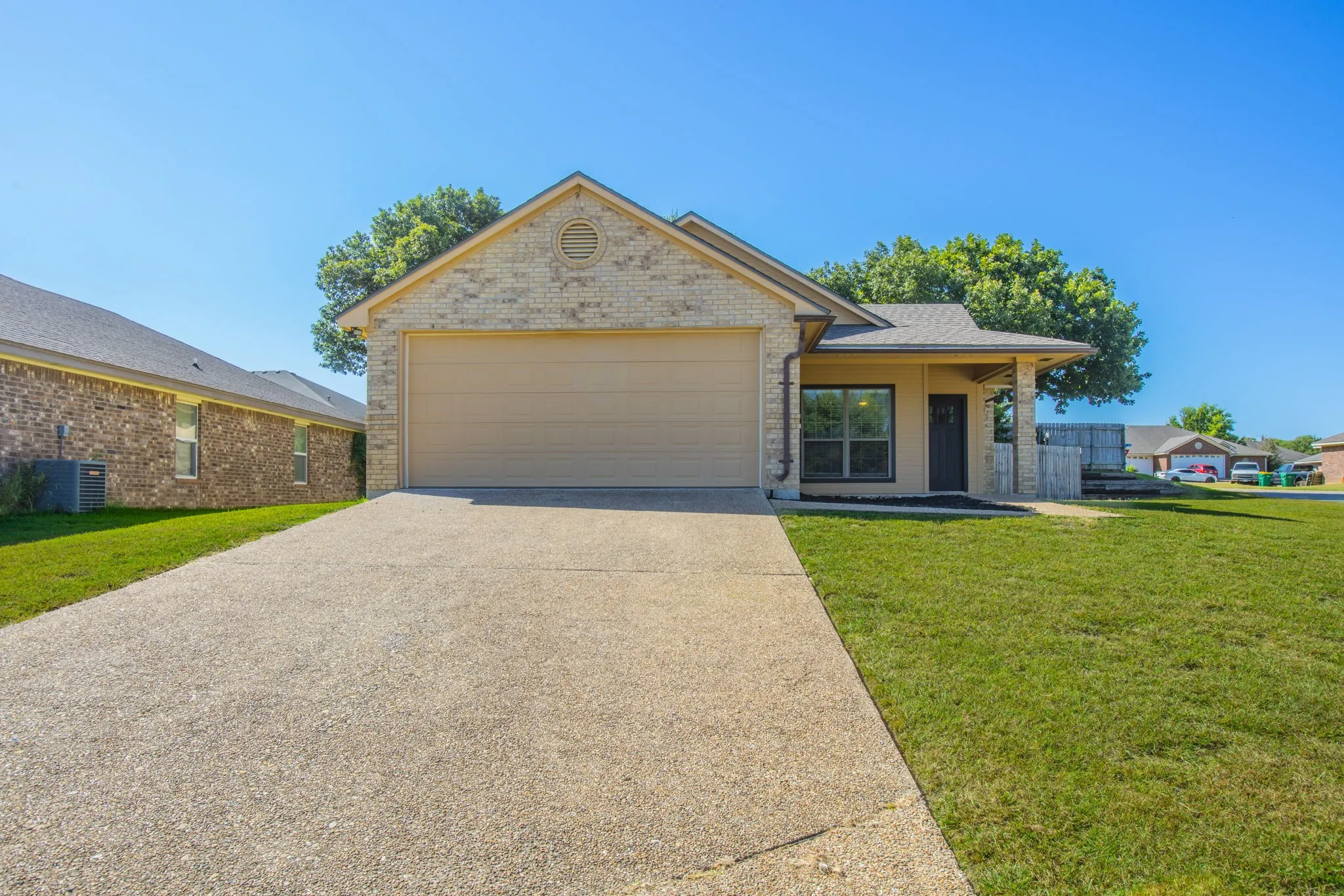 Single Family Residence For Sale in Mc Lennan County , 3060 Andalusian Lane, Robinson, Texas 76706, 3 Bedroom, 2 Bathroom, 2 Garage spaces, 1,429 Sqft, built in 2005, mls#21338633, Real Estate Agent in Robinson, Homes For Sale in Mc Lennan county, Homes For Sale in Robinson, Realtor in Robinson Texas, Real Estate Brokerage Independent Realty Texas, Luminita Cordes Realtor