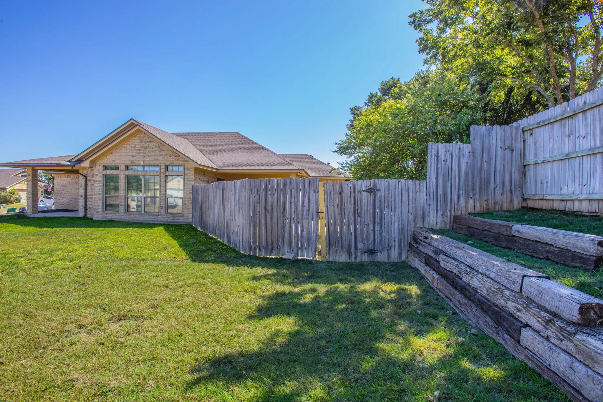 Single Family Residence For Sale in Mc Lennan County , 3060 Andalusian Lane, Robinson, Texas 76706, 3 Bedroom, 2 Bathroom, 2 Garage spaces, 1,429 Sqft, built in 2005, mls#21338633, Real Estate Agent in Robinson, Homes For Sale in Mc Lennan county, Homes For Sale in Robinson, Realtor in Robinson Texas, Real Estate Brokerage Independent Realty Texas, Luminita Cordes Realtor