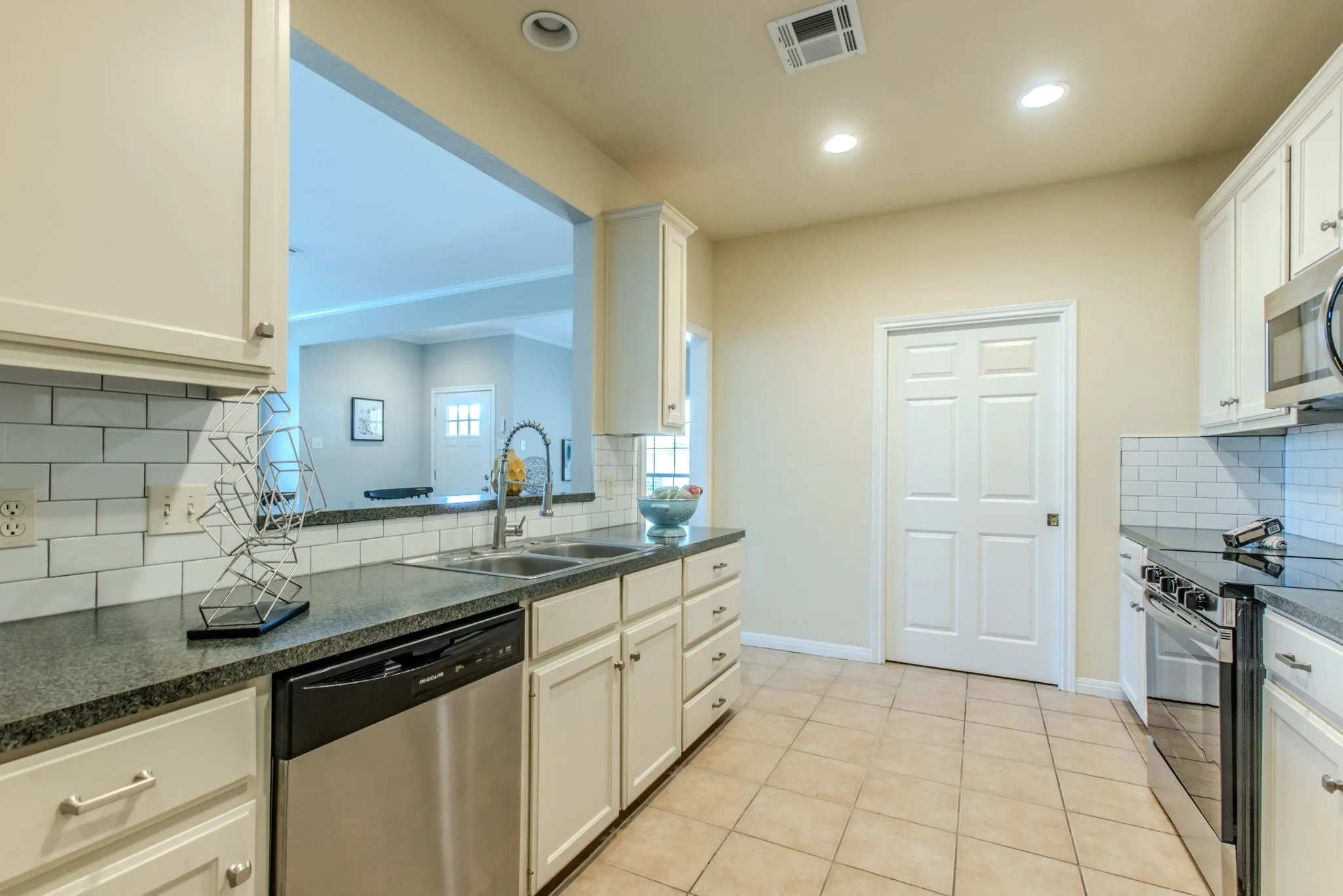 Single Family Residence For Sale in Mc Lennan County , 3060 Andalusian Lane, Robinson, Texas 76706, 3 Bedroom, 2 Bathroom, 2 Garage spaces, 1,429 Sqft, built in 2005, mls#21338633, Real Estate Agent in Robinson, Homes For Sale in Mc Lennan county, Homes For Sale in Robinson, Realtor in Robinson Texas, Real Estate Brokerage Independent Realty Texas, Luminita Cordes Realtor