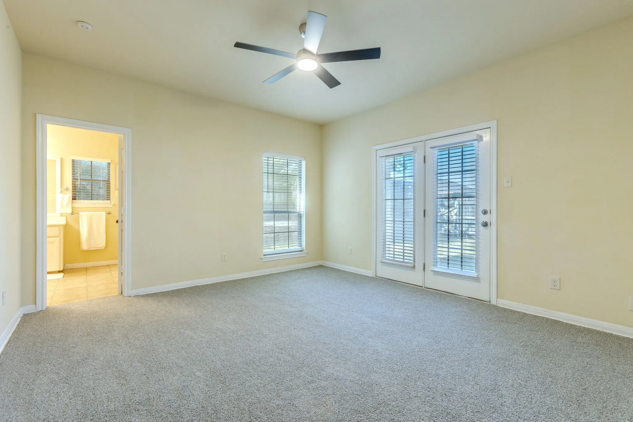 Single Family Residence For Sale in Mc Lennan County , 3060 Andalusian Lane, Robinson, Texas 76706, 3 Bedroom, 2 Bathroom, 2 Garage spaces, 1,429 Sqft, built in 2005, mls#21338633, Real Estate Agent in Robinson, Homes For Sale in Mc Lennan county, Homes For Sale in Robinson, Realtor in Robinson Texas, Real Estate Brokerage Independent Realty Texas, Luminita Cordes Realtor