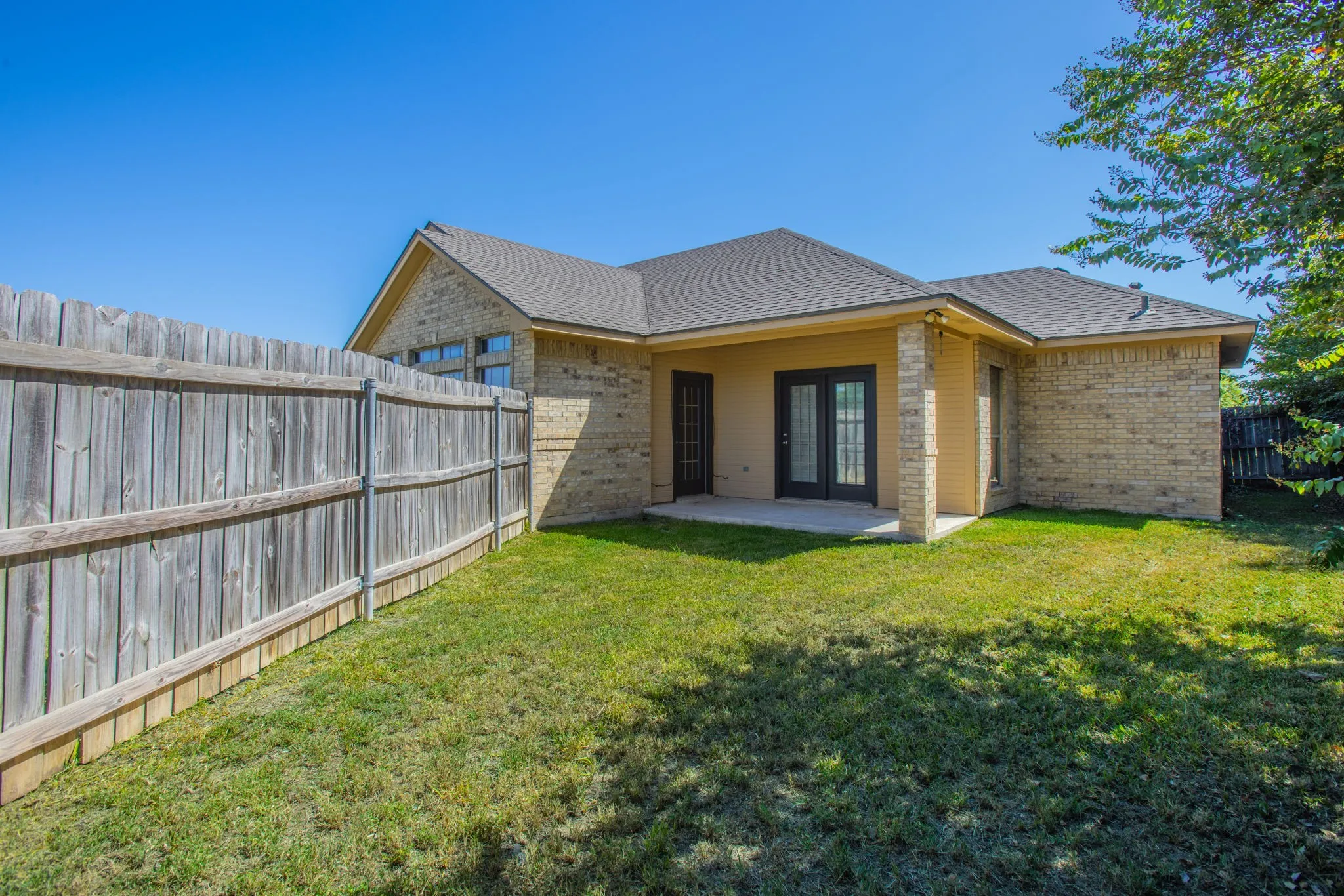 Single Family Residence For Sale in Mc Lennan County , 3060 Andalusian Lane, Robinson, Texas 76706, 3 Bedroom, 2 Bathroom, 2 Garage spaces, 1,429 Sqft, built in 2005, mls#21338633, Real Estate Agent in Robinson, Homes For Sale in Mc Lennan county, Homes For Sale in Robinson, Realtor in Robinson Texas, Real Estate Brokerage Independent Realty Texas, Luminita Cordes Realtor