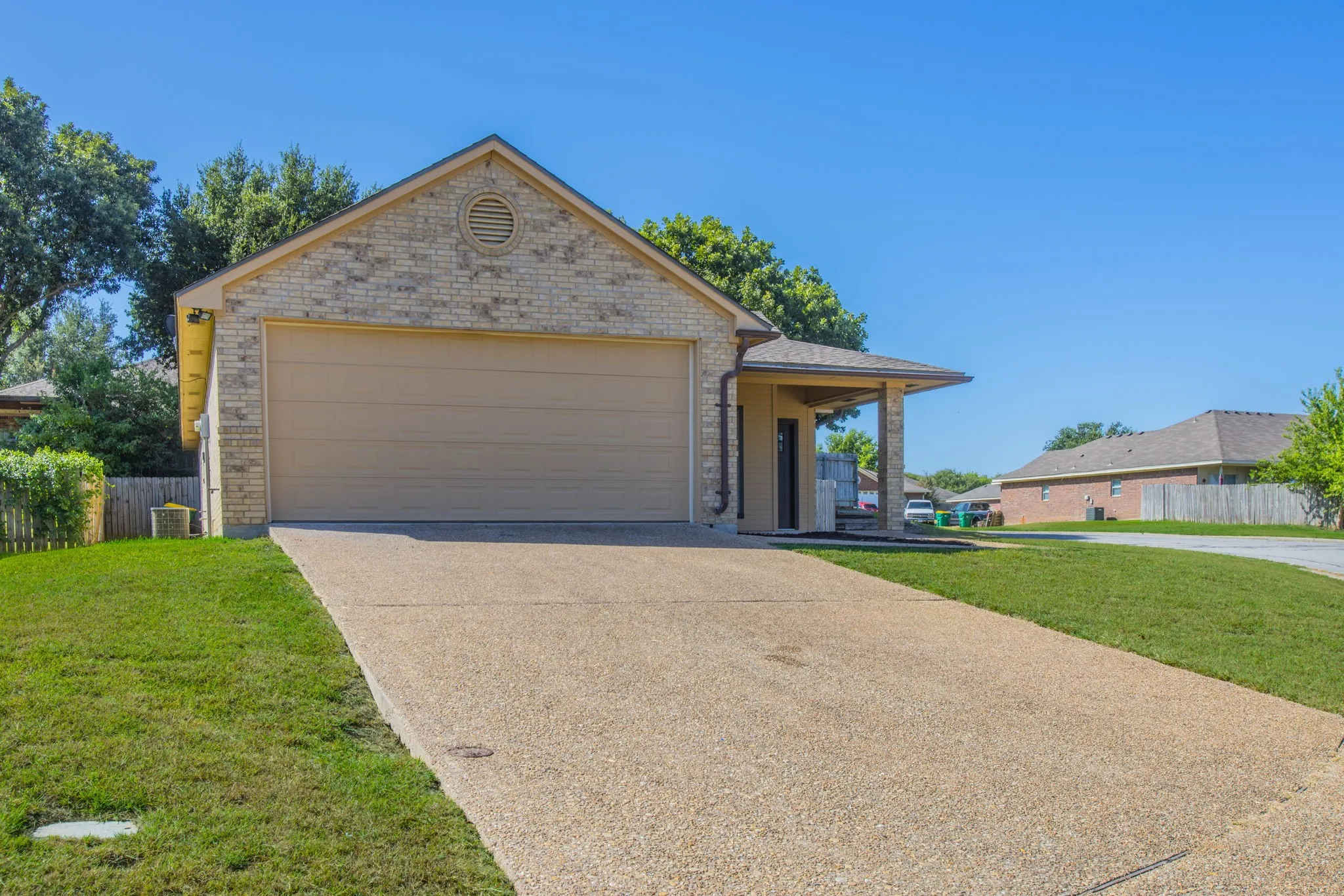 Single Family Residence For Sale in Mc Lennan County , 3060 Andalusian Lane, Robinson, Texas 76706, 3 Bedroom, 2 Bathroom, 2 Garage spaces, 1,429 Sqft, built in 2005, mls#21338633, Real Estate Agent in Robinson, Homes For Sale in Mc Lennan county, Homes For Sale in Robinson, Realtor in Robinson Texas, Real Estate Brokerage Independent Realty Texas, Luminita Cordes Realtor