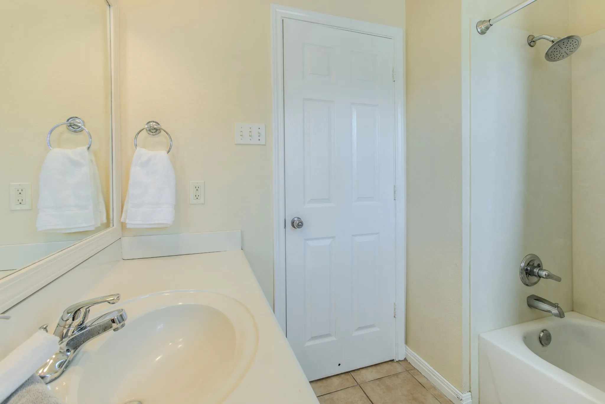 Single Family Residence For Sale in Mc Lennan County , 3060 Andalusian Lane, Robinson, Texas 76706, 3 Bedroom, 2 Bathroom, 2 Garage spaces, 1,429 Sqft, built in 2005, mls#21338633, Real Estate Agent in Robinson, Homes For Sale in Mc Lennan county, Homes For Sale in Robinson, Realtor in Robinson Texas, Real Estate Brokerage Independent Realty Texas, Luminita Cordes Realtor