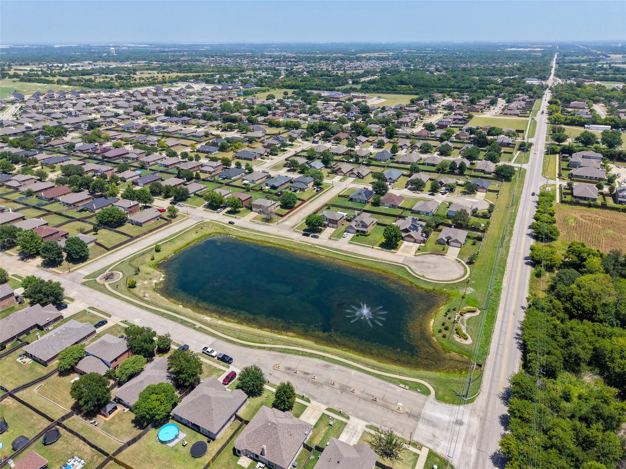 Single Family Residence For Sale in Dallas County , 1612 Lakeside Drive, Glenn Heights, Texas 75154, 4 Bedroom, 3 Bathroom, 3 Garage spaces, 2,492 Sqft, built in 2003, mls#21342483, Real Estate Agent in Glenn Heights, Homes For Sale in Dallas county, Homes For Sale in Glenn Heights, Realtor in Glenn Heights Texas, Real Estate Brokerage Independent Realty Texas, Luminita Cordes Realtor