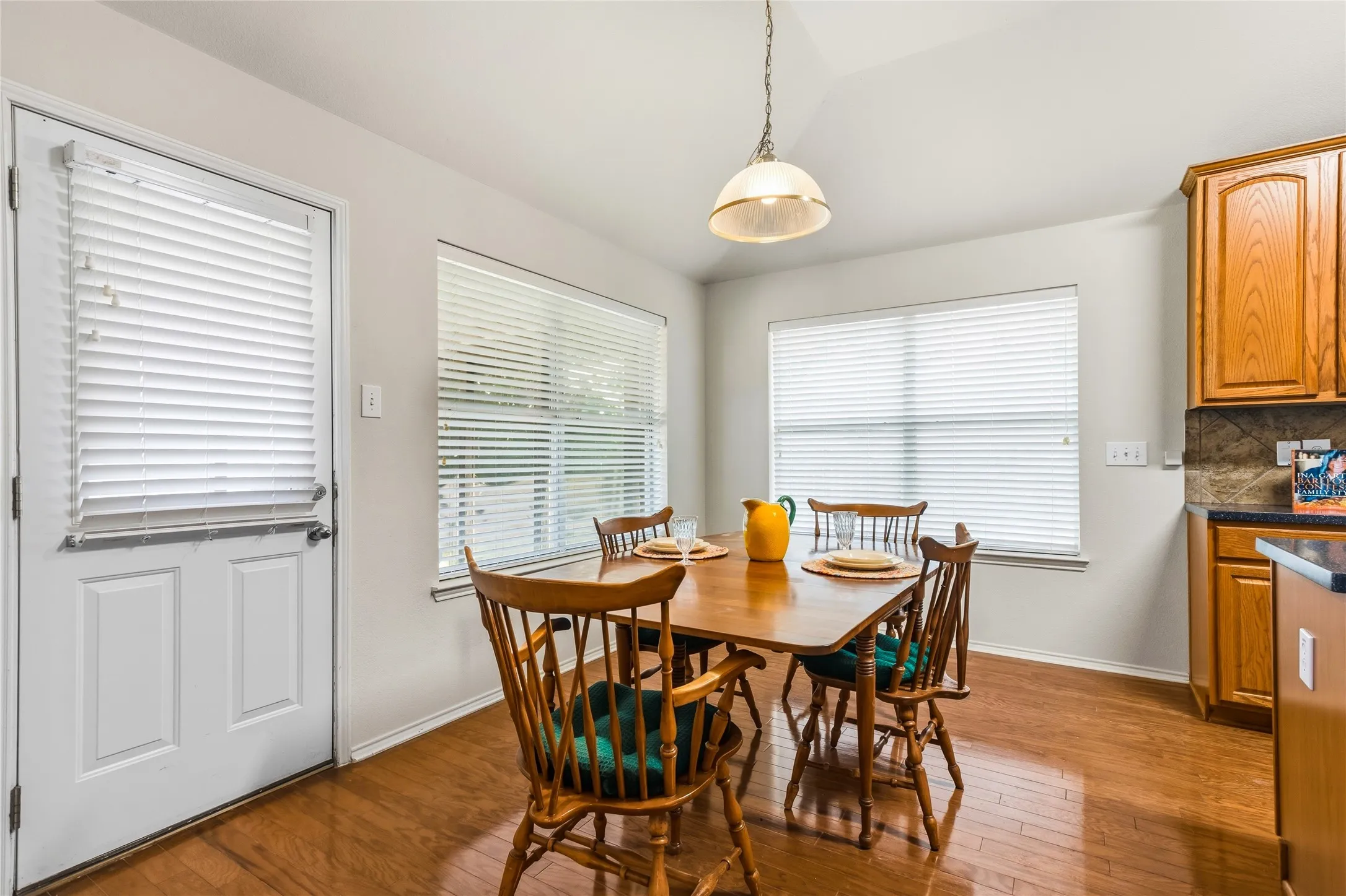 Sunny breakfast room off the kitchen