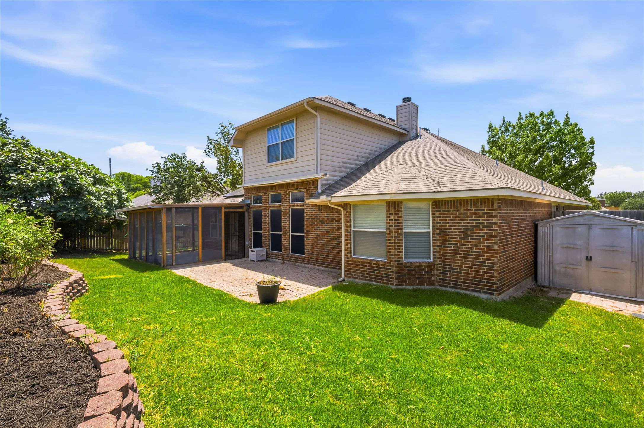 Single Family Residence For Sale in Dallas County , 1612 Lakeside Drive, Glenn Heights, Texas 75154, 4 Bedroom, 3 Bathroom, 3 Garage spaces, 2,492 Sqft, built in 2003, mls#21342483, Real Estate Agent in Glenn Heights, Homes For Sale in Dallas county, Homes For Sale in Glenn Heights, Realtor in Glenn Heights Texas, Real Estate Brokerage Independent Realty Texas, Luminita Cordes Realtor