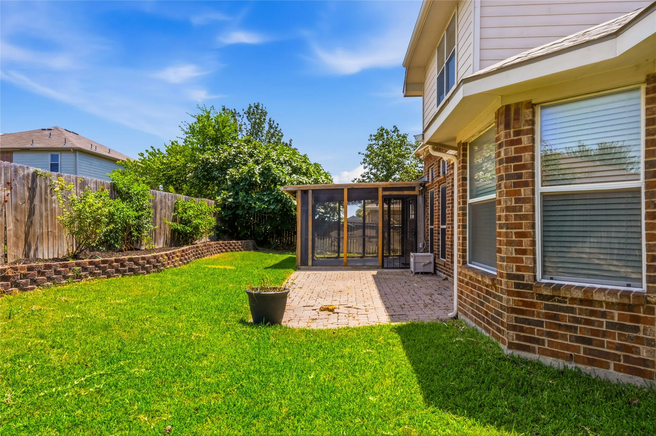 Single Family Residence For Sale in Dallas County , 1612 Lakeside Drive, Glenn Heights, Texas 75154, 4 Bedroom, 3 Bathroom, 3 Garage spaces, 2,492 Sqft, built in 2003, mls#21342483, Real Estate Agent in Glenn Heights, Homes For Sale in Dallas county, Homes For Sale in Glenn Heights, Realtor in Glenn Heights Texas, Real Estate Brokerage Independent Realty Texas, Luminita Cordes Realtor