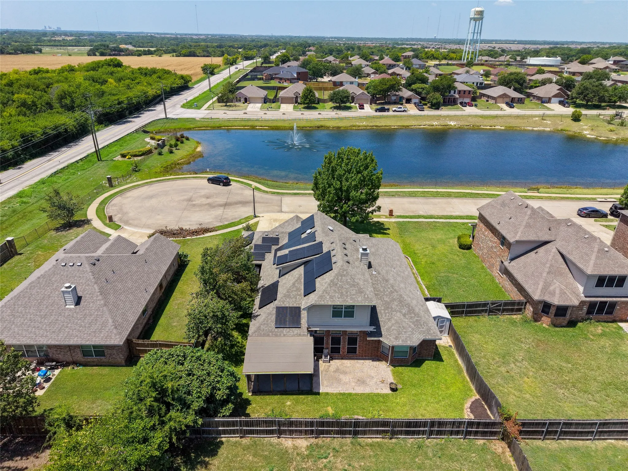 Single Family Residence For Sale in Dallas County , 1612 Lakeside Drive, Glenn Heights, Texas 75154, 4 Bedroom, 3 Bathroom, 3 Garage spaces, 2,492 Sqft, built in 2003, mls#21342483, Real Estate Agent in Glenn Heights, Homes For Sale in Dallas county, Homes For Sale in Glenn Heights, Realtor in Glenn Heights Texas, Real Estate Brokerage Independent Realty Texas, Luminita Cordes Realtor