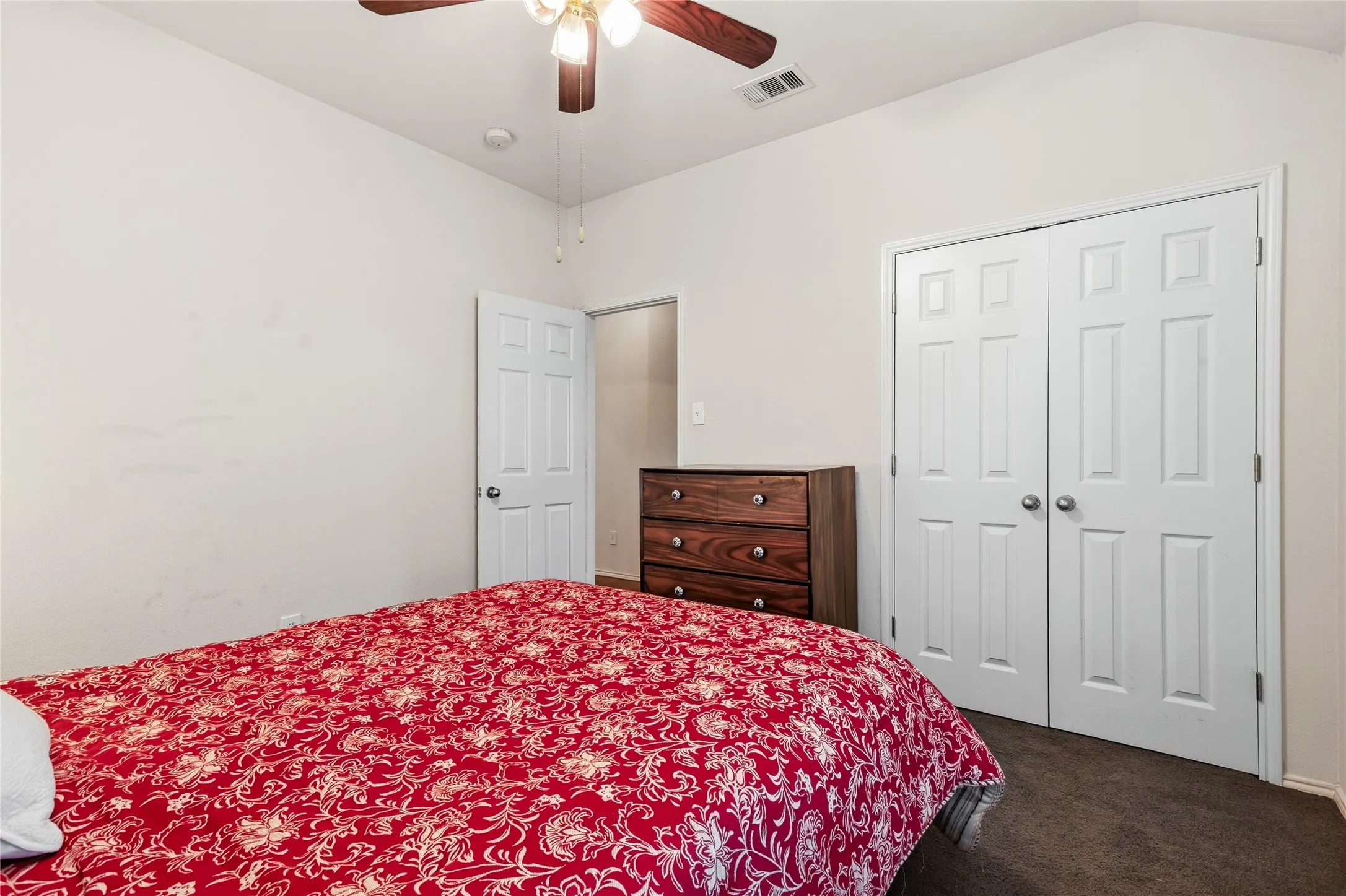 Single Family Residence For Sale in Dallas County , 1612 Lakeside Drive, Glenn Heights, Texas 75154, 4 Bedroom, 3 Bathroom, 3 Garage spaces, 2,492 Sqft, built in 2003, mls#21342483, Real Estate Agent in Glenn Heights, Homes For Sale in Dallas county, Homes For Sale in Glenn Heights, Realtor in Glenn Heights Texas, Real Estate Brokerage Independent Realty Texas, Luminita Cordes Realtor