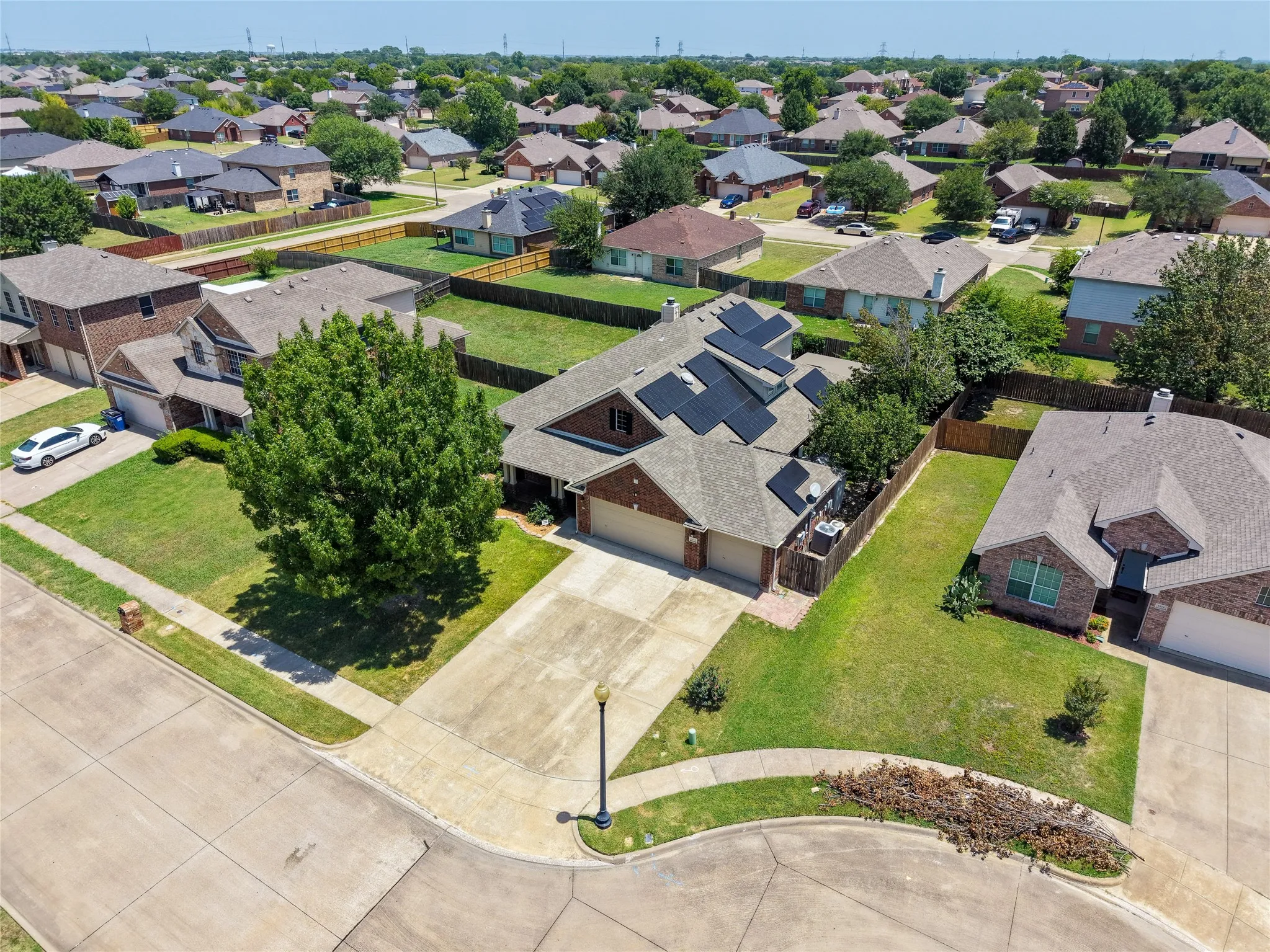 Single Family Residence For Sale in Dallas County , 1612 Lakeside Drive, Glenn Heights, Texas 75154, 4 Bedroom, 3 Bathroom, 3 Garage spaces, 2,492 Sqft, built in 2003, mls#21342483, Real Estate Agent in Glenn Heights, Homes For Sale in Dallas county, Homes For Sale in Glenn Heights, Realtor in Glenn Heights Texas, Real Estate Brokerage Independent Realty Texas, Luminita Cordes Realtor