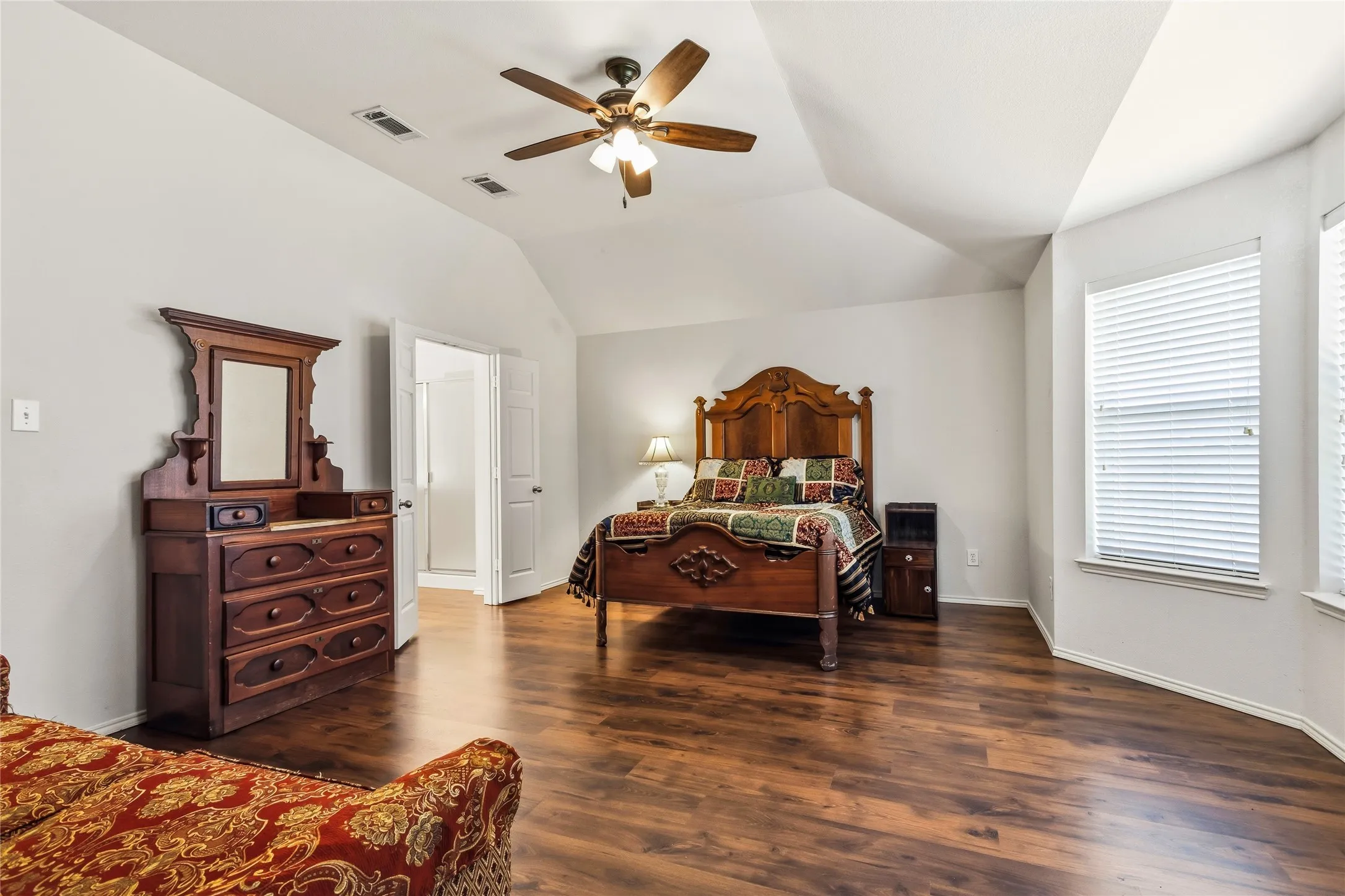 Single Family Residence For Sale in Dallas County , 1612 Lakeside Drive, Glenn Heights, Texas 75154, 4 Bedroom, 3 Bathroom, 3 Garage spaces, 2,492 Sqft, built in 2003, mls#21342483, Real Estate Agent in Glenn Heights, Homes For Sale in Dallas county, Homes For Sale in Glenn Heights, Realtor in Glenn Heights Texas, Real Estate Brokerage Independent Realty Texas, Luminita Cordes Realtor