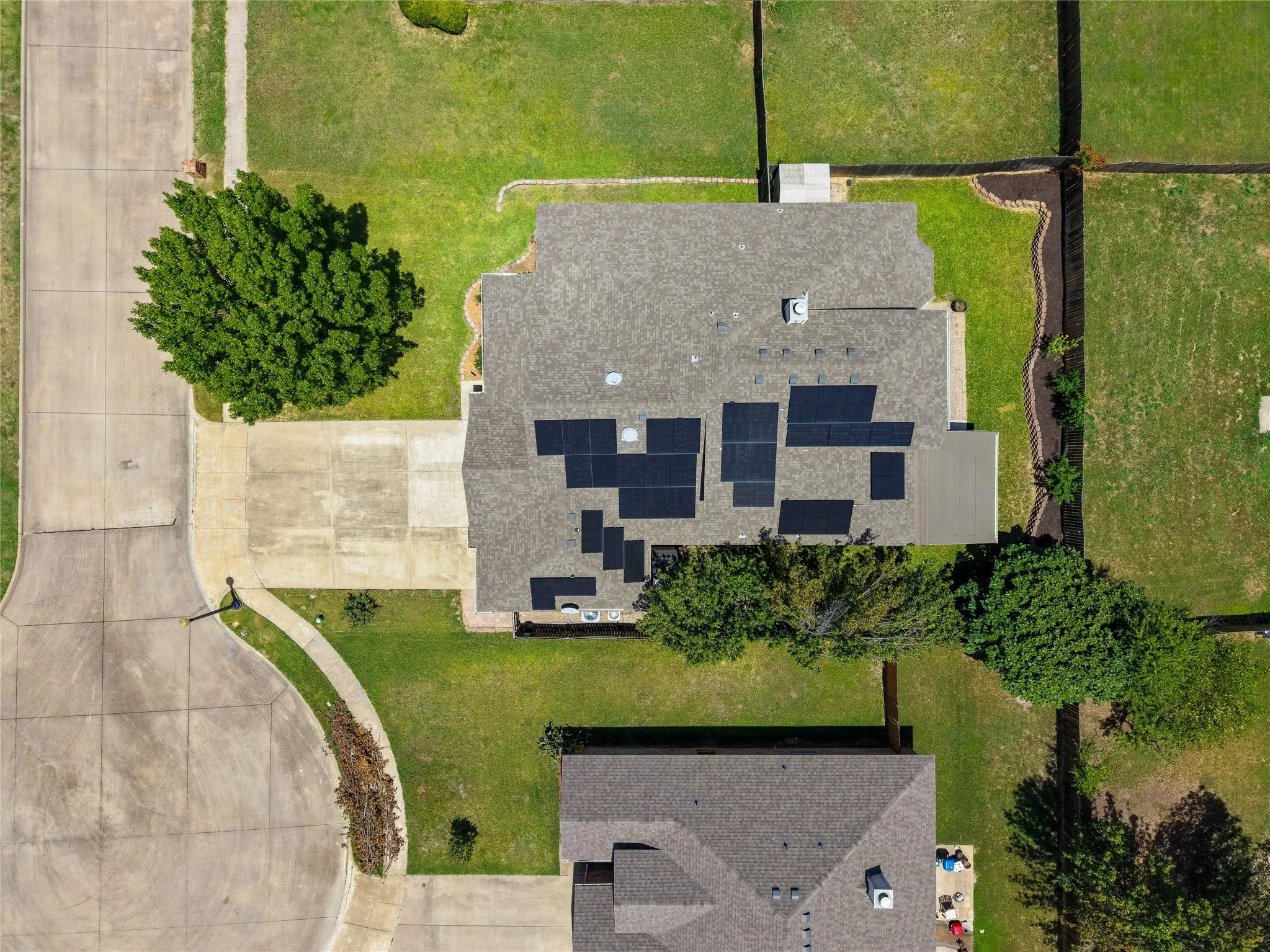 Single Family Residence For Sale in Dallas County , 1612 Lakeside Drive, Glenn Heights, Texas 75154, 4 Bedroom, 3 Bathroom, 3 Garage spaces, 2,492 Sqft, built in 2003, mls#21342483, Real Estate Agent in Glenn Heights, Homes For Sale in Dallas county, Homes For Sale in Glenn Heights, Realtor in Glenn Heights Texas, Real Estate Brokerage Independent Realty Texas, Luminita Cordes Realtor