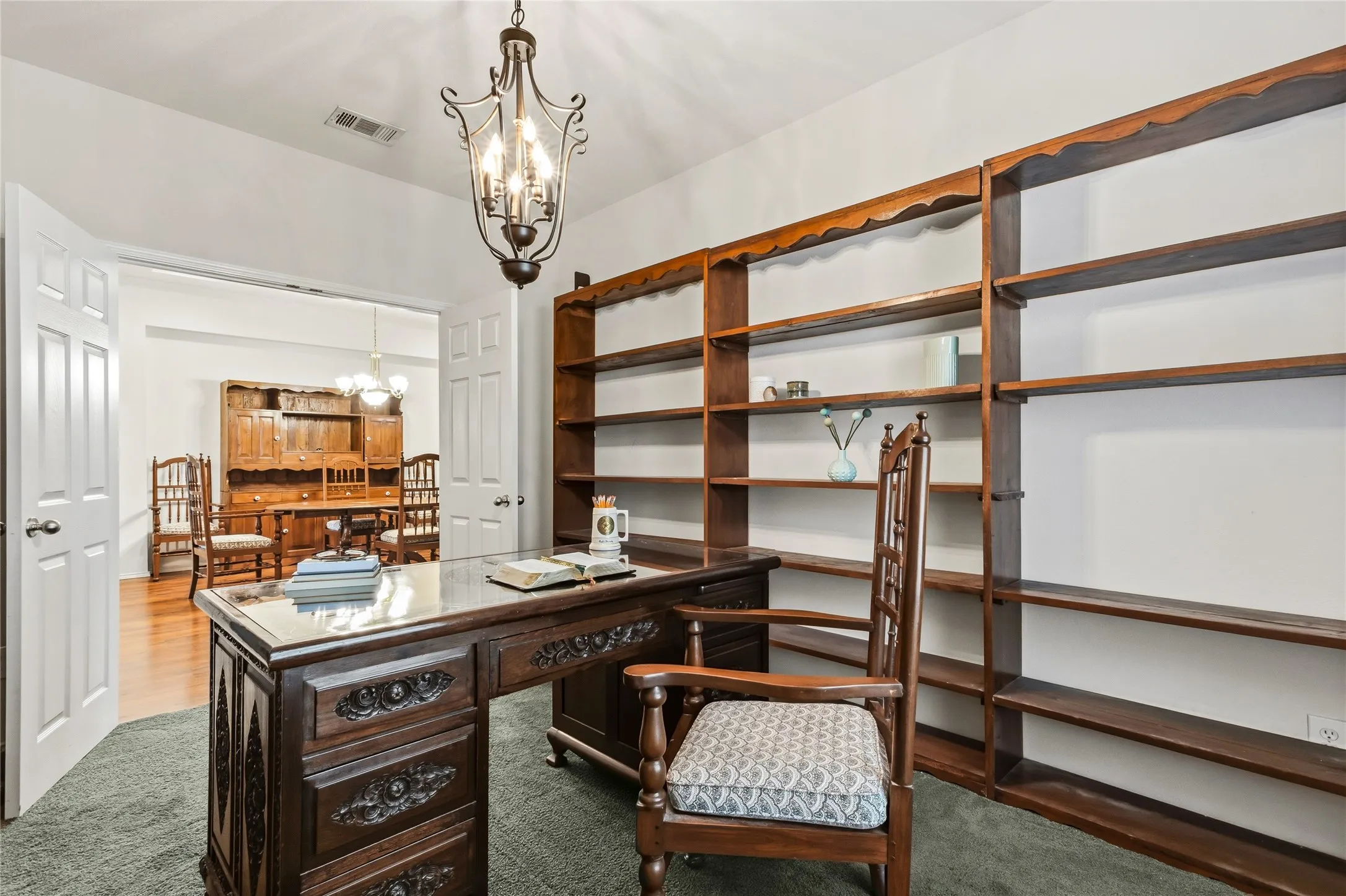Single Family Residence For Sale in Dallas County , 1612 Lakeside Drive, Glenn Heights, Texas 75154, 4 Bedroom, 3 Bathroom, 3 Garage spaces, 2,492 Sqft, built in 2003, mls#21342483, Real Estate Agent in Glenn Heights, Homes For Sale in Dallas county, Homes For Sale in Glenn Heights, Realtor in Glenn Heights Texas, Real Estate Brokerage Independent Realty Texas, Luminita Cordes Realtor