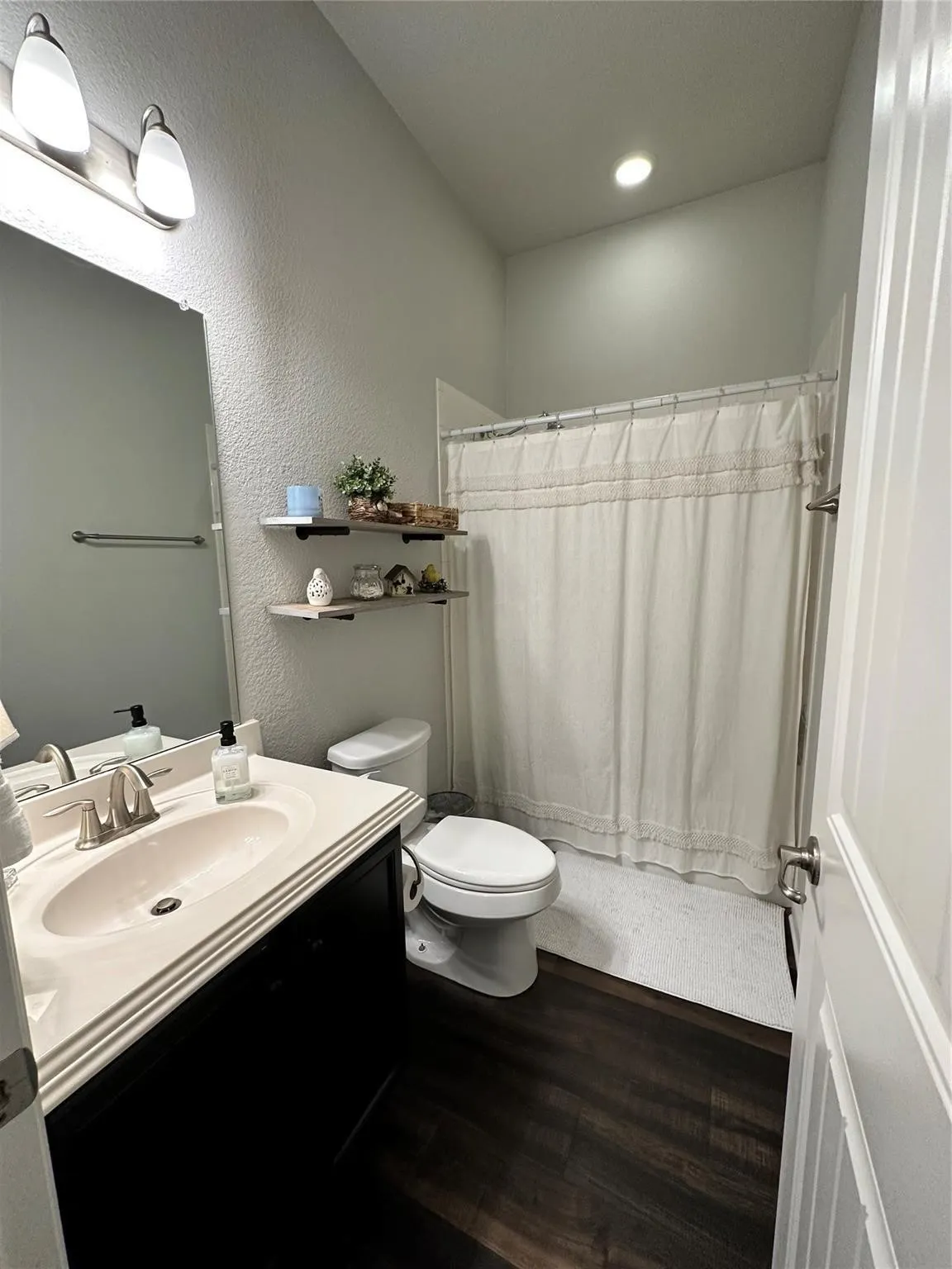 Single Family Residence For Rent in Denton County , 1609 Meadow Trail, Aubrey, Texas 76227, 4 Bedroom, 3 Bathroom, 2 Garage spaces, 2,735 Sqft, built in 2017, mls#21344346, Real Estate Agent in Aubrey, Homes For Rent in Denton county, Homes For Rent in Aubrey, Realtor in Aubrey Texas, Real Estate Brokerage Independent Realty Texas, Luminita Cordes Realtor