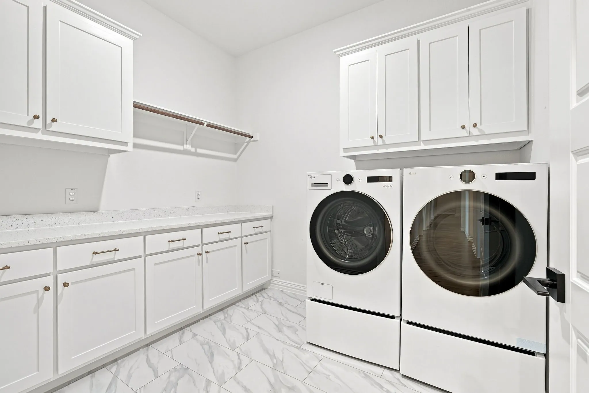Single Family Residence For Sale in Ellis County , 4231 Spring Garden Road, Midlothian, Texas 76065, 4 Bedroom, 3 Bathroom, 3 Garage spaces, 3,199 Sqft, built in 2024, mls#21343631, Real Estate Agent in Midlothian, Homes For Sale in Ellis county, Homes For Sale in Midlothian, Realtor in Midlothian Texas, Real Estate Brokerage Independent Realty Texas, Luminita Cordes Realtor