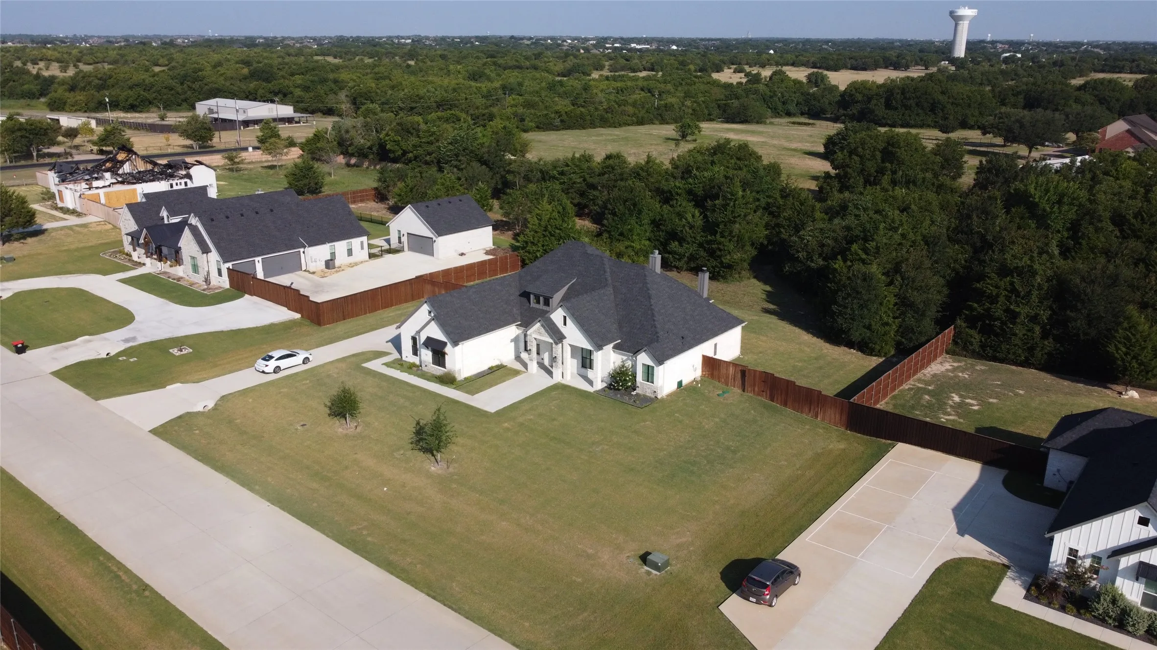 Single Family Residence For Sale in Ellis County , 4231 Spring Garden Road, Midlothian, Texas 76065, 4 Bedroom, 3 Bathroom, 3 Garage spaces, 3,199 Sqft, built in 2024, mls#21343631, Real Estate Agent in Midlothian, Homes For Sale in Ellis county, Homes For Sale in Midlothian, Realtor in Midlothian Texas, Real Estate Brokerage Independent Realty Texas, Luminita Cordes Realtor