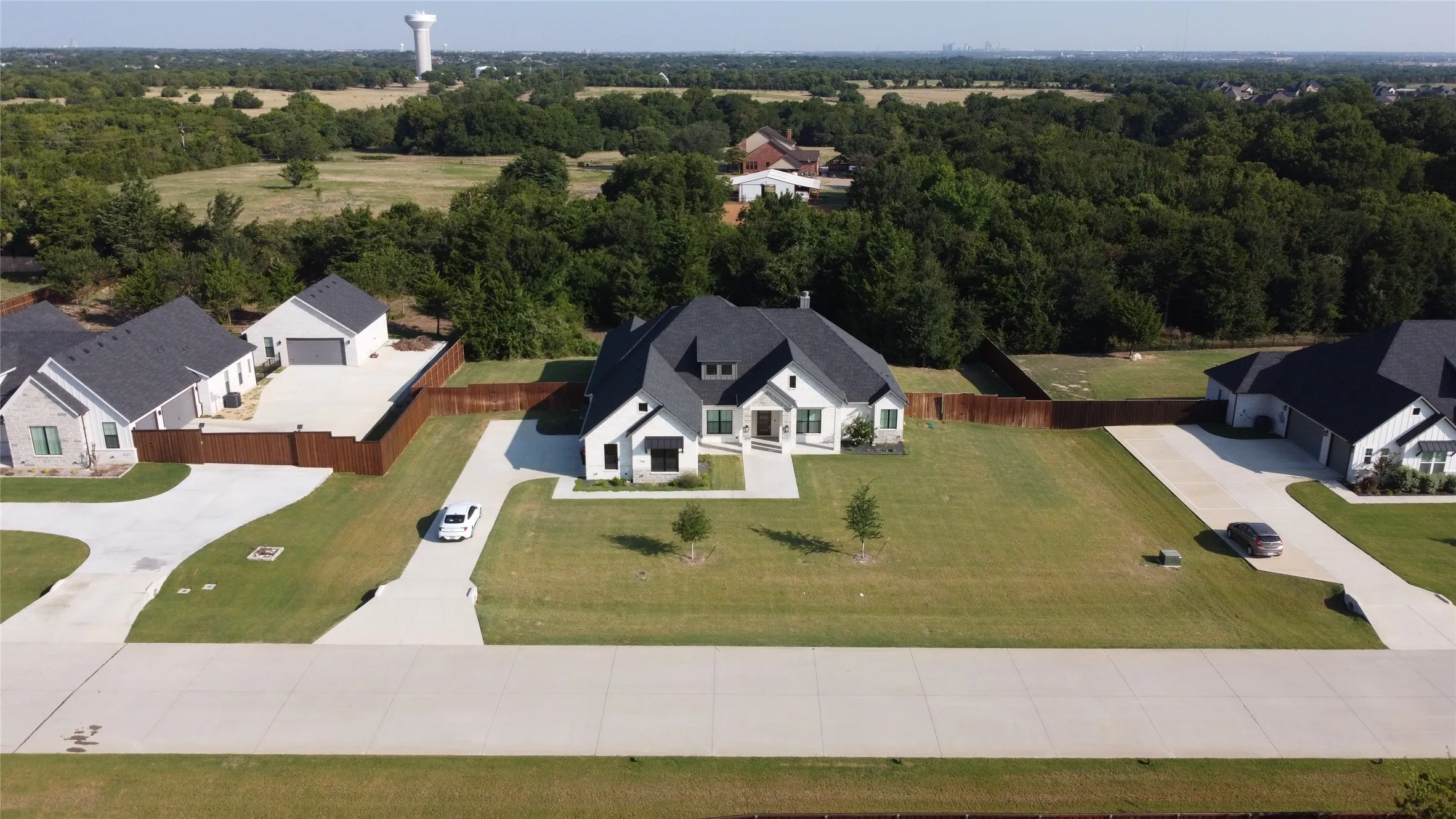Single Family Residence For Sale in Ellis County , 4231 Spring Garden Road, Midlothian, Texas 76065, 4 Bedroom, 3 Bathroom, 3 Garage spaces, 3,199 Sqft, built in 2024, mls#21343631, Real Estate Agent in Midlothian, Homes For Sale in Ellis county, Homes For Sale in Midlothian, Realtor in Midlothian Texas, Real Estate Brokerage Independent Realty Texas, Luminita Cordes Realtor