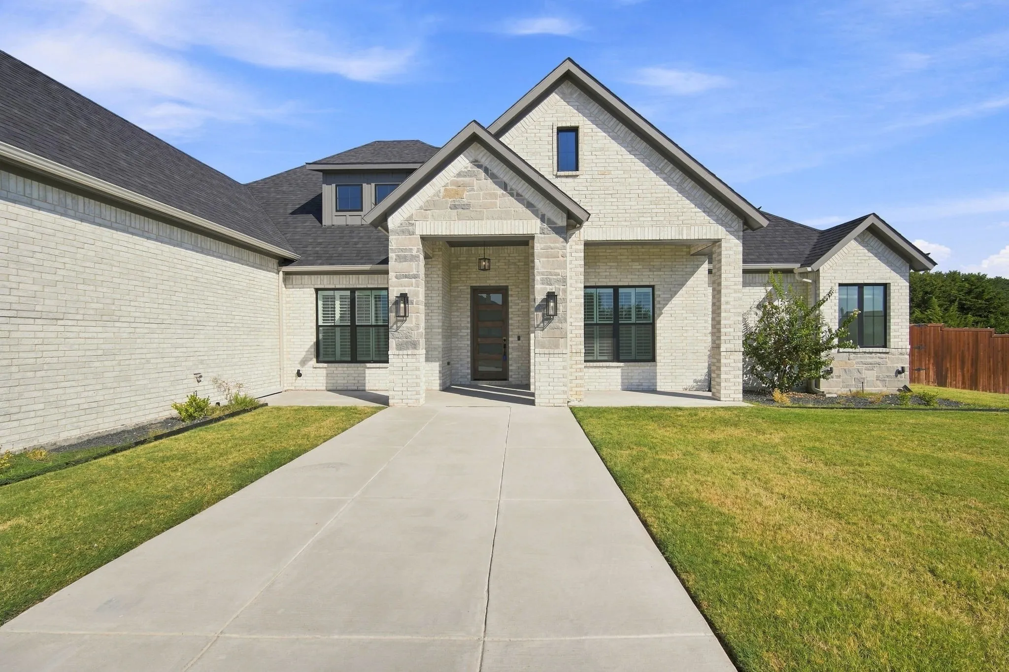 Single Family Residence For Sale in Ellis County , 4231 Spring Garden Road, Midlothian, Texas 76065, 4 Bedroom, 3 Bathroom, 3 Garage spaces, 3,199 Sqft, built in 2024, mls#21343631, Real Estate Agent in Midlothian, Homes For Sale in Ellis county, Homes For Sale in Midlothian, Realtor in Midlothian Texas, Real Estate Brokerage Independent Realty Texas, Luminita Cordes Realtor