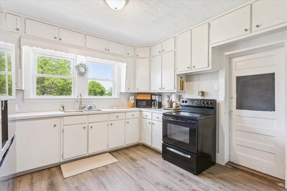 Single Family Residence For Sale in Mc Lennan County , 102 Brookshire, Riesel, Texas 76682, 2 Bedrooms, 1 Bathroom, Garage spaces, 1,096 Sqft, built in 1935, Price $154,500, mls#21344345, Real Estate Agent in Riesel, Homes For Sale in Mc Lennan county, Homes For Sale in Riesel, Realtor in Riesel Texas, Real Estate Brokerage Independent Realty Texas, Luminita Cordes Realtor