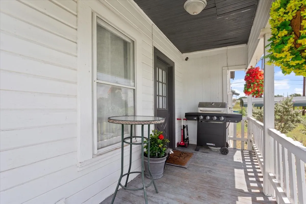 Single Family Residence For Sale in Mc Lennan County , 102 Brookshire, Riesel, Texas 76682, 2 Bedrooms, 1 Bathroom, Garage spaces, 1,096 Sqft, built in 1935, Price $154,500, mls#21344345, Real Estate Agent in Riesel, Homes For Sale in Mc Lennan county, Homes For Sale in Riesel, Realtor in Riesel Texas, Real Estate Brokerage Independent Realty Texas, Luminita Cordes Realtor