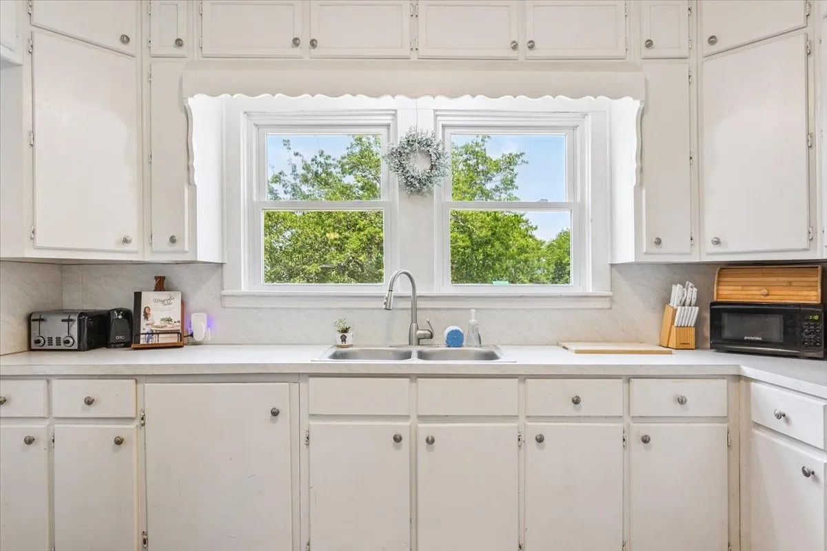 Single Family Residence For Sale in Mc Lennan County , 102 Brookshire, Riesel, Texas 76682, 2 Bedrooms, 1 Bathroom, Garage spaces, 1,096 Sqft, built in 1935, Price $154,500, mls#21344345, Real Estate Agent in Riesel, Homes For Sale in Mc Lennan county, Homes For Sale in Riesel, Realtor in Riesel Texas, Real Estate Brokerage Independent Realty Texas, Luminita Cordes Realtor
