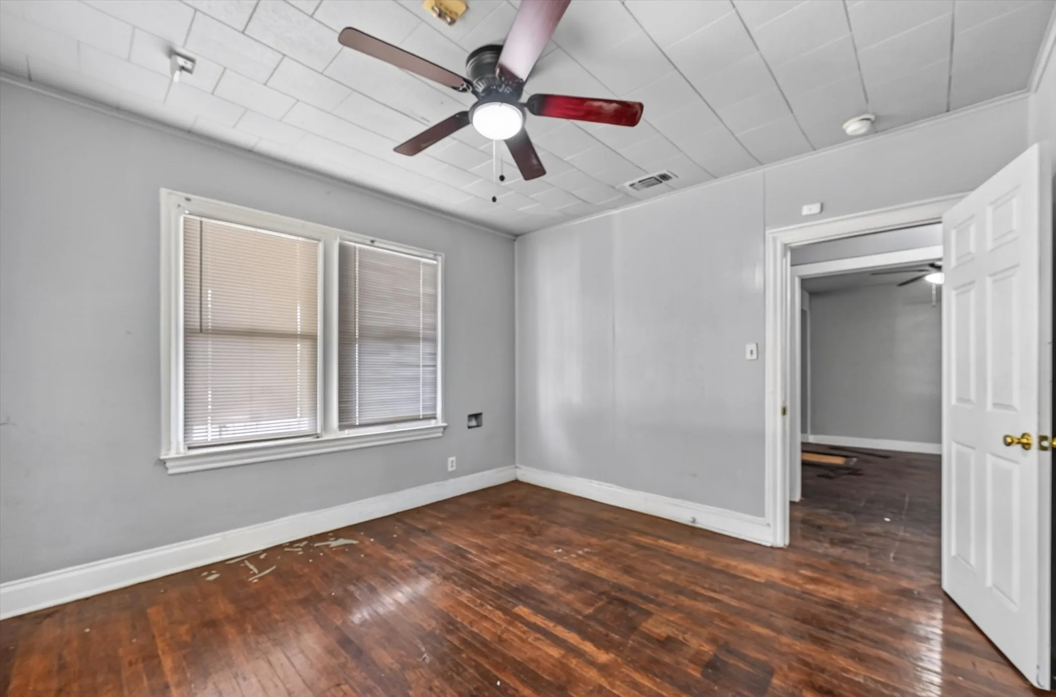 Business For Sale in Tarrant County , 2813 E Rosedale Street, Fort Worth, Texas 76105, 0, 0, Garage spaces, 0 Sqft, built in 1934, mls#21340468, Real Estate Agent in Fort Worth, Homes For Sale in Tarrant county, Homes For Sale in Fort Worth, Realtor in Fort Worth Texas, Real Estate Brokerage Independent Realty Texas, Luminita Cordes Realtor