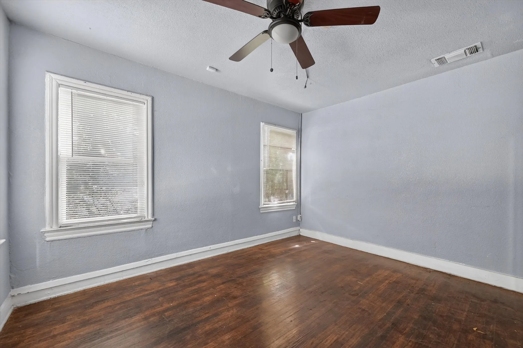 Business For Sale in Tarrant County , 2813 E Rosedale Street, Fort Worth, Texas 76105, 0, 0, Garage spaces, 0 Sqft, built in 1934, mls#21340468, Real Estate Agent in Fort Worth, Homes For Sale in Tarrant county, Homes For Sale in Fort Worth, Realtor in Fort Worth Texas, Real Estate Brokerage Independent Realty Texas, Luminita Cordes Realtor