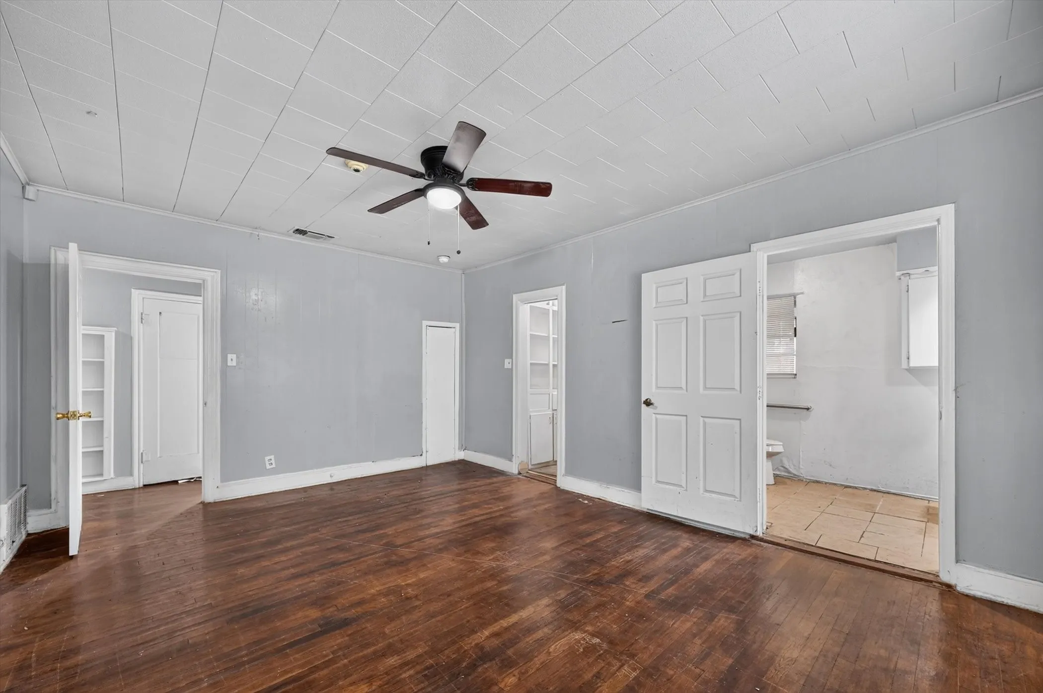 Business For Sale in Tarrant County , 2813 E Rosedale Street, Fort Worth, Texas 76105, 0, 0, Garage spaces, 0 Sqft, built in 1934, mls#21340468, Real Estate Agent in Fort Worth, Homes For Sale in Tarrant county, Homes For Sale in Fort Worth, Realtor in Fort Worth Texas, Real Estate Brokerage Independent Realty Texas, Luminita Cordes Realtor