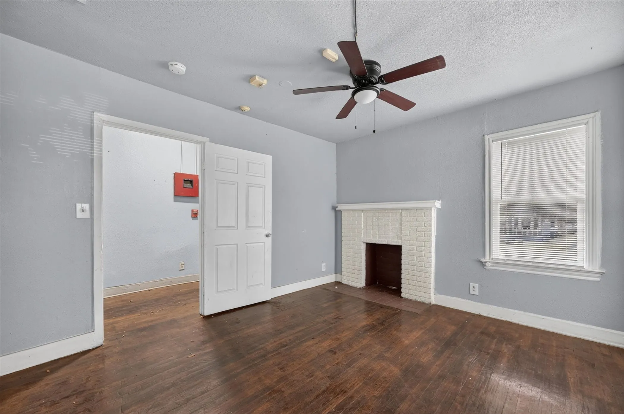 Business For Sale in Tarrant County , 2813 E Rosedale Street, Fort Worth, Texas 76105, 0, 0, Garage spaces, 0 Sqft, built in 1934, mls#21340468, Real Estate Agent in Fort Worth, Homes For Sale in Tarrant county, Homes For Sale in Fort Worth, Realtor in Fort Worth Texas, Real Estate Brokerage Independent Realty Texas, Luminita Cordes Realtor