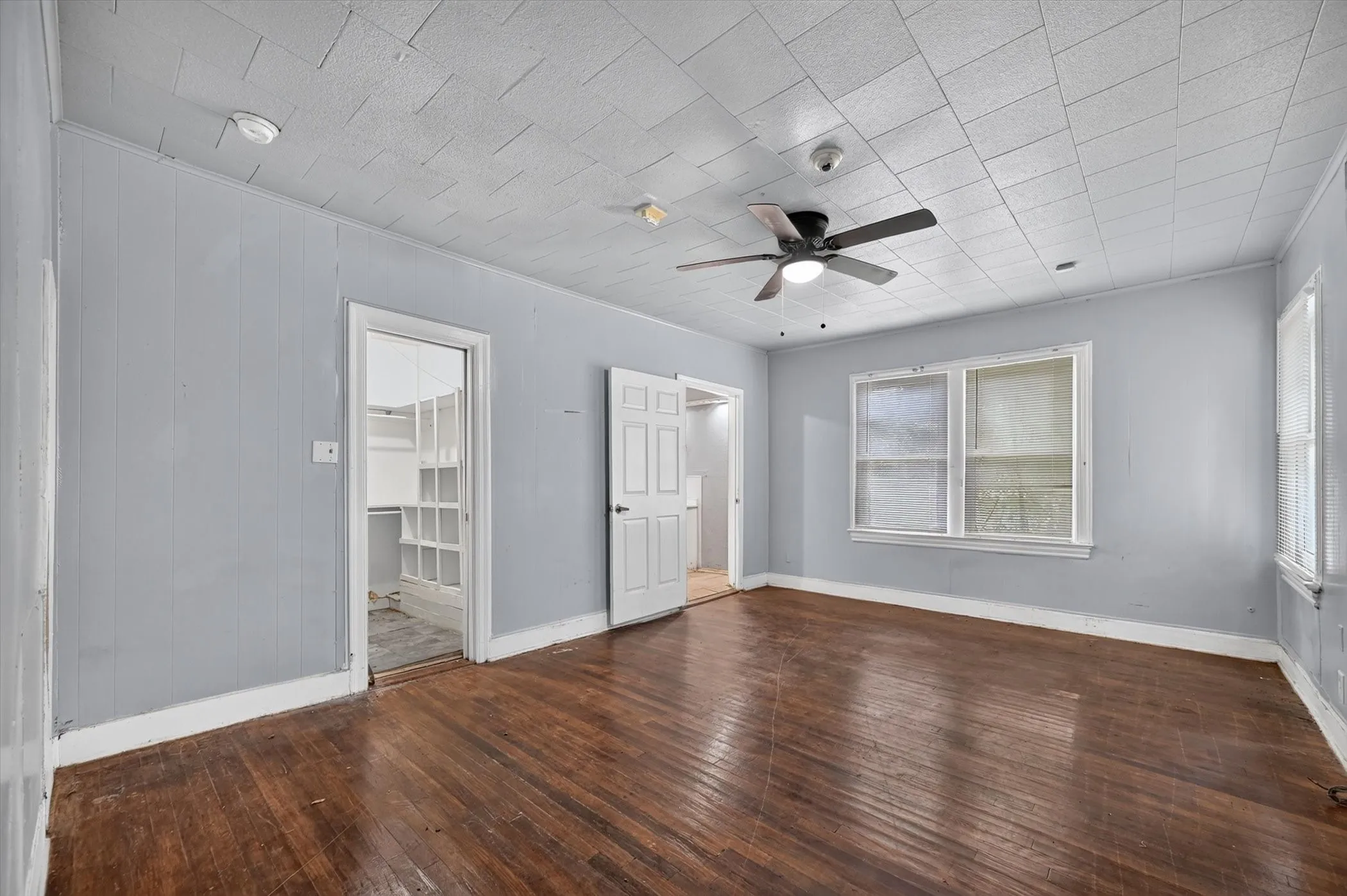 Business For Sale in Tarrant County , 2813 E Rosedale Street, Fort Worth, Texas 76105, 0, 0, Garage spaces, 0 Sqft, built in 1934, mls#21340468, Real Estate Agent in Fort Worth, Homes For Sale in Tarrant county, Homes For Sale in Fort Worth, Realtor in Fort Worth Texas, Real Estate Brokerage Independent Realty Texas, Luminita Cordes Realtor