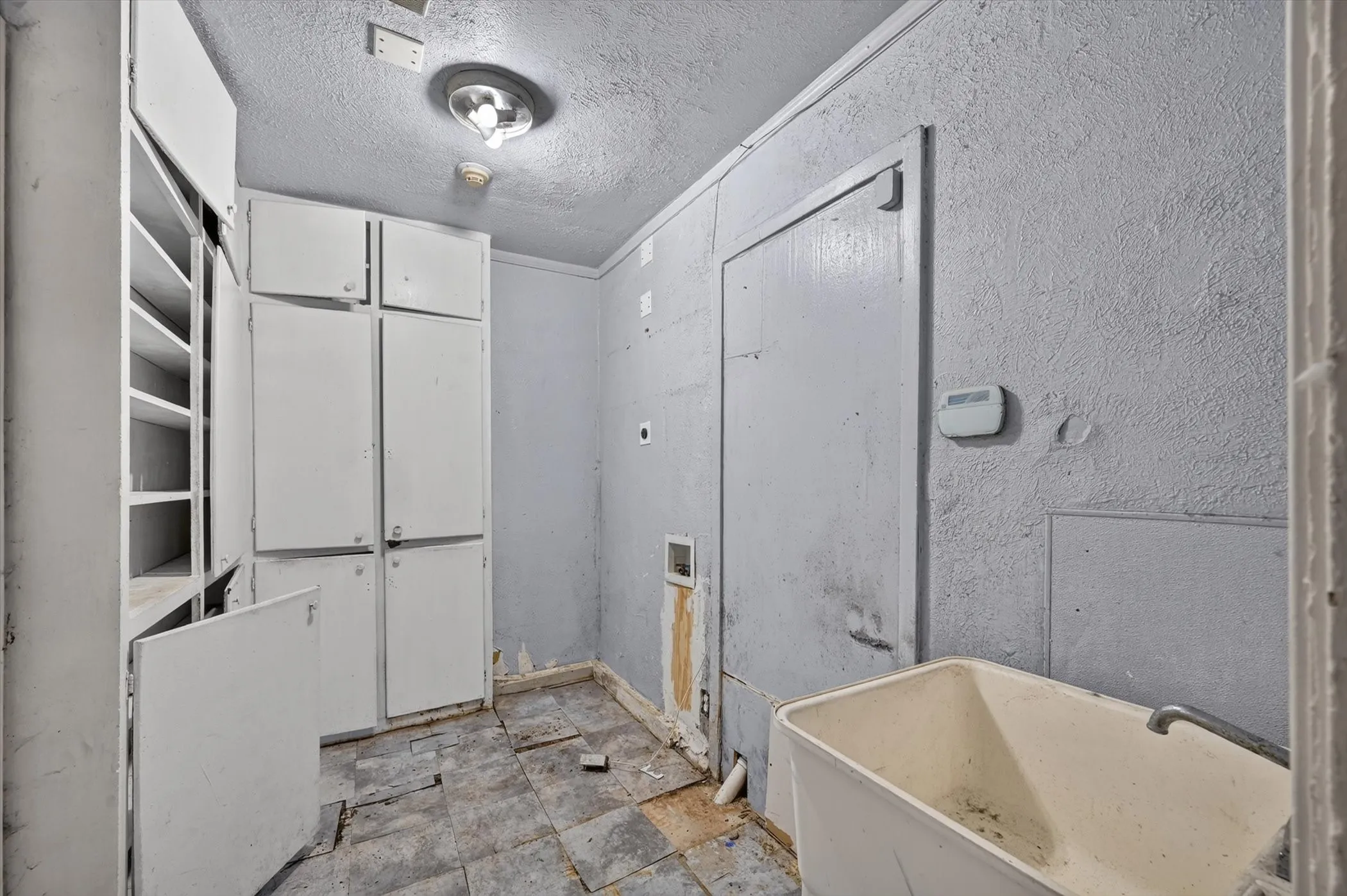 Business For Sale in Tarrant County , 2813 E Rosedale Street, Fort Worth, Texas 76105, 0, 0, Garage spaces, 0 Sqft, built in 1934, mls#21340468, Real Estate Agent in Fort Worth, Homes For Sale in Tarrant county, Homes For Sale in Fort Worth, Realtor in Fort Worth Texas, Real Estate Brokerage Independent Realty Texas, Luminita Cordes Realtor