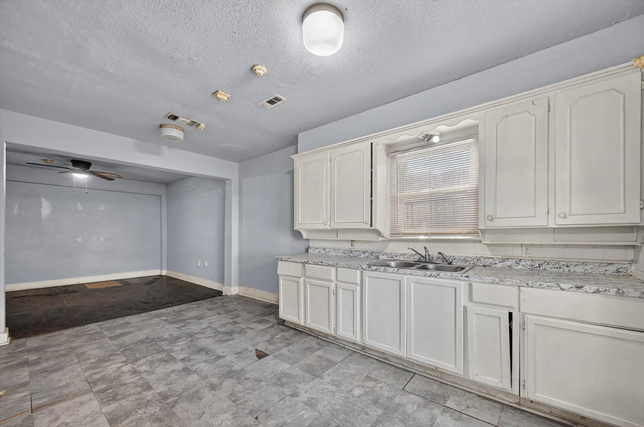 Business For Sale in Tarrant County , 2813 E Rosedale Street, Fort Worth, Texas 76105, 0, 0, Garage spaces, 0 Sqft, built in 1934, mls#21340468, Real Estate Agent in Fort Worth, Homes For Sale in Tarrant county, Homes For Sale in Fort Worth, Realtor in Fort Worth Texas, Real Estate Brokerage Independent Realty Texas, Luminita Cordes Realtor