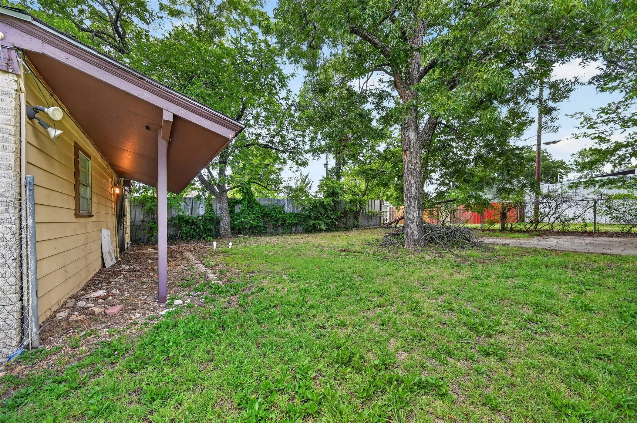 Business For Sale in Tarrant County , 2813 E Rosedale Street, Fort Worth, Texas 76105, 0, 0, Garage spaces, 0 Sqft, built in 1934, mls#21340468, Real Estate Agent in Fort Worth, Homes For Sale in Tarrant county, Homes For Sale in Fort Worth, Realtor in Fort Worth Texas, Real Estate Brokerage Independent Realty Texas, Luminita Cordes Realtor