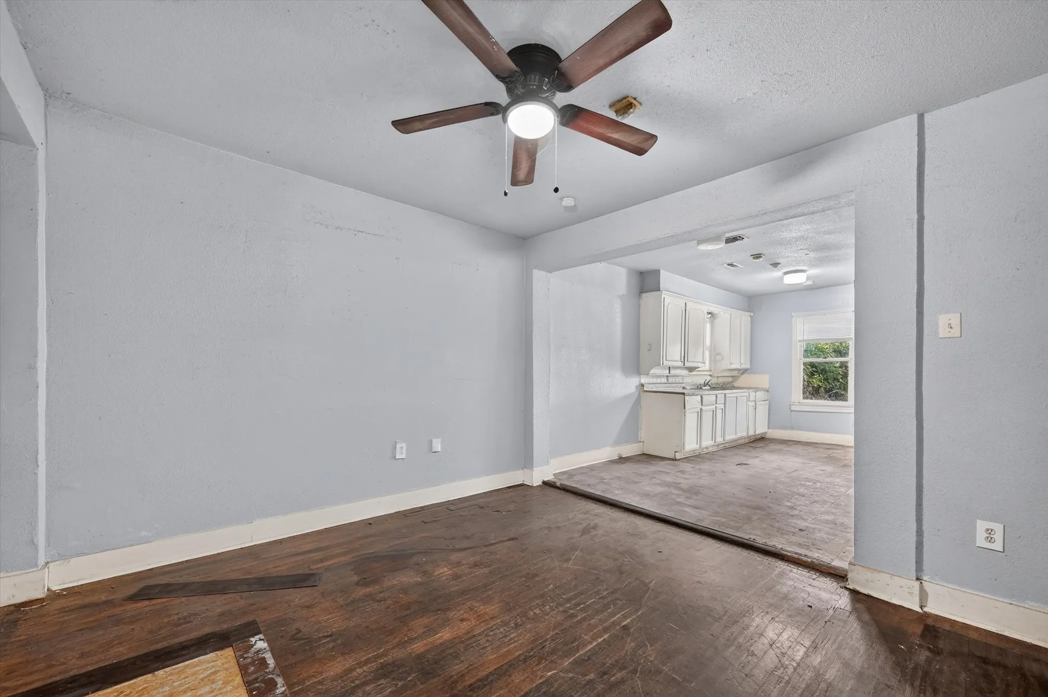 Business For Sale in Tarrant County , 2813 E Rosedale Street, Fort Worth, Texas 76105, 0, 0, Garage spaces, 0 Sqft, built in 1934, mls#21340468, Real Estate Agent in Fort Worth, Homes For Sale in Tarrant county, Homes For Sale in Fort Worth, Realtor in Fort Worth Texas, Real Estate Brokerage Independent Realty Texas, Luminita Cordes Realtor