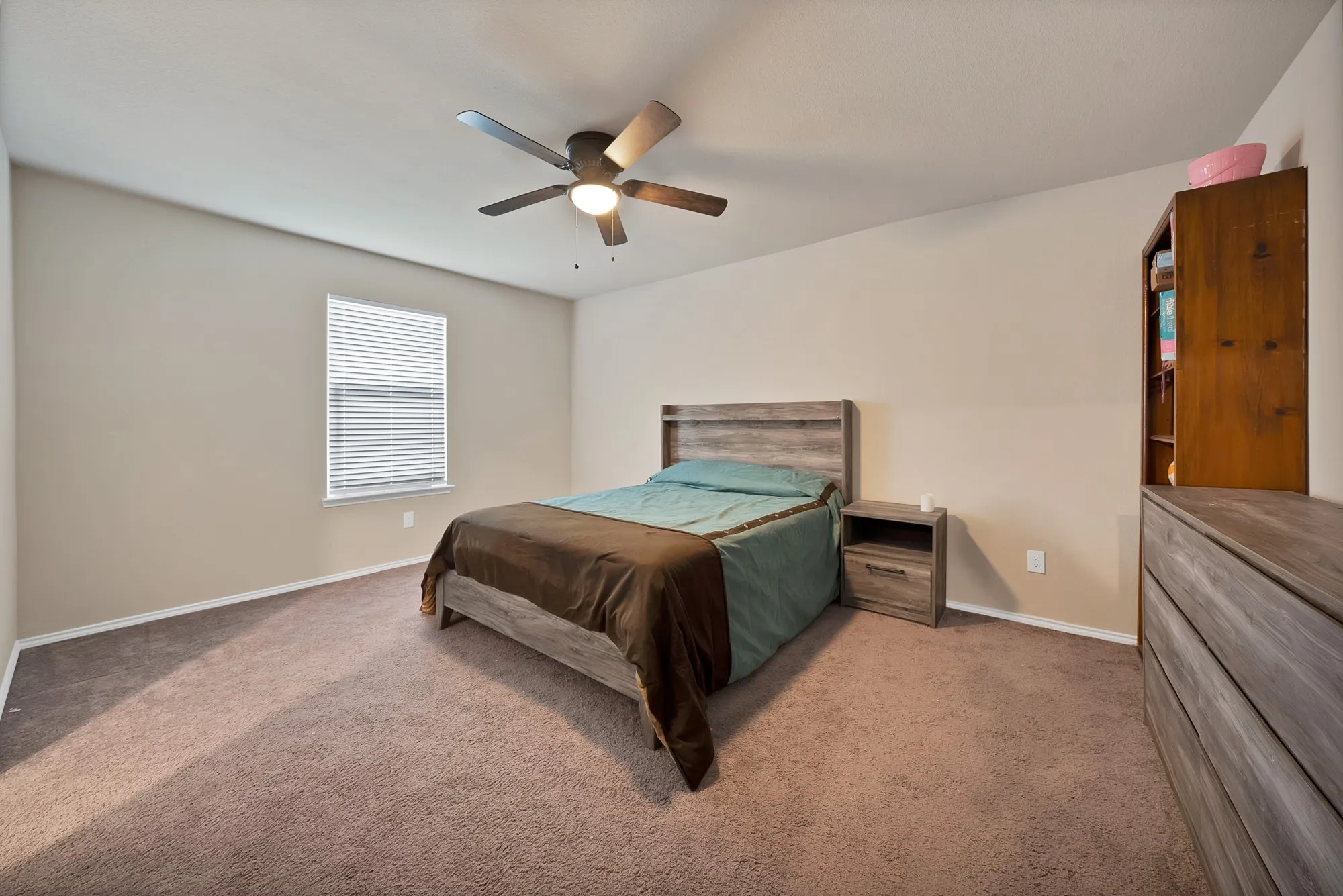 Single Family Residence For Sale in Tarrant County , 1705 Sculptor Court, Haslet, Texas 76052, 5 Bedroom, 4 Bathroom, 3 Garage spaces, 3,650 Sqft, built in 2022, mls#21342273, Real Estate Agent in Haslet, Homes For Sale in Tarrant county, Homes For Sale in Haslet, Realtor in Haslet Texas, Real Estate Brokerage Independent Realty Texas, Luminita Cordes Realtor
