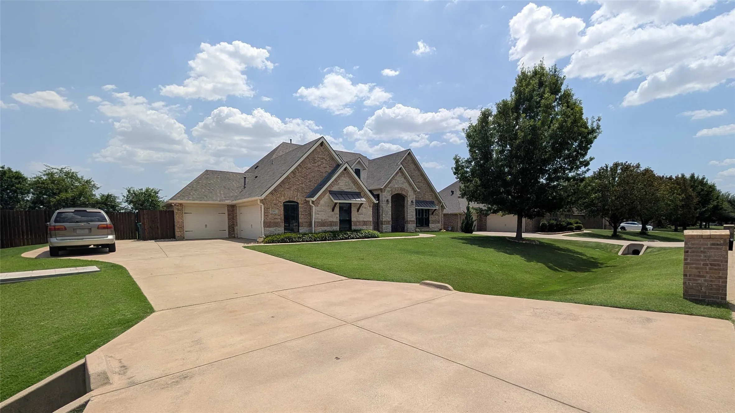 Single Family Residence For Sale in Tarrant County , 1301 Twisting Star Drive, Fort Worth, Texas 76052, 4 Bedroom, 3 Bathroom, 3 Garage spaces, 2,545 Sqft, built in 2008, mls#21344097, Real Estate Agent in Fort Worth, Homes For Sale in Tarrant county, Homes For Sale in Fort Worth, Realtor in Fort Worth Texas, Real Estate Brokerage Independent Realty Texas, Luminita Cordes Realtor