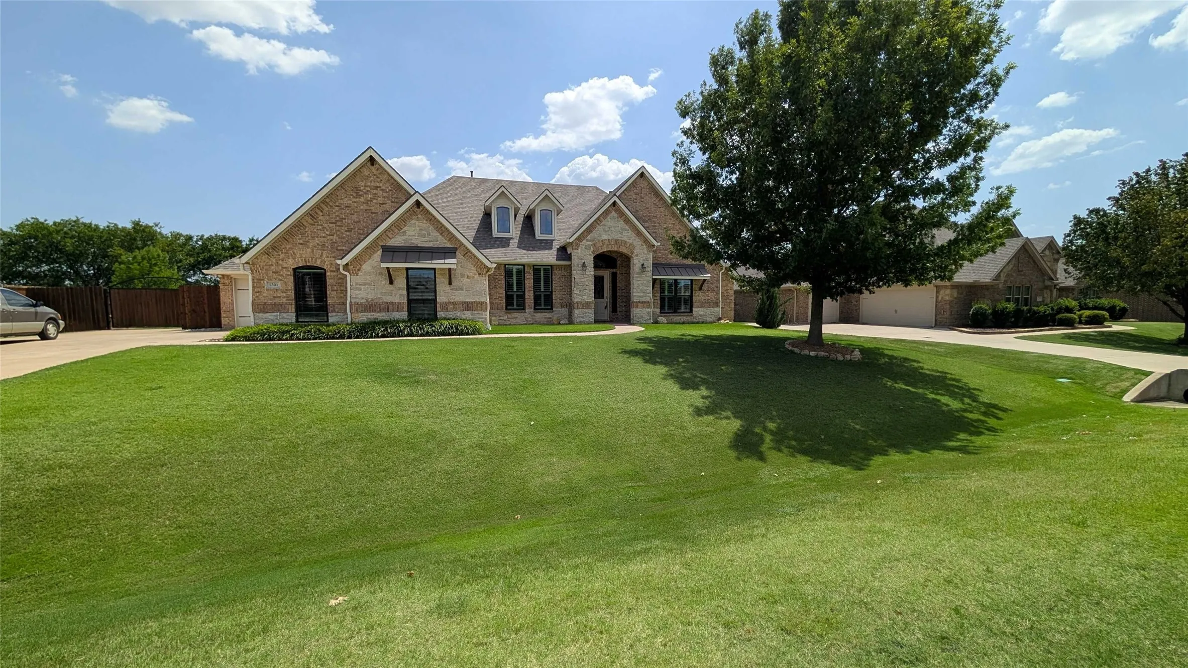 Single Family Residence For Sale in Tarrant County , 1301 Twisting Star Drive, Fort Worth, Texas 76052, 4 Bedroom, 3 Bathroom, 3 Garage spaces, 2,545 Sqft, built in 2008, mls#21344097, Real Estate Agent in Fort Worth, Homes For Sale in Tarrant county, Homes For Sale in Fort Worth, Realtor in Fort Worth Texas, Real Estate Brokerage Independent Realty Texas, Luminita Cordes Realtor