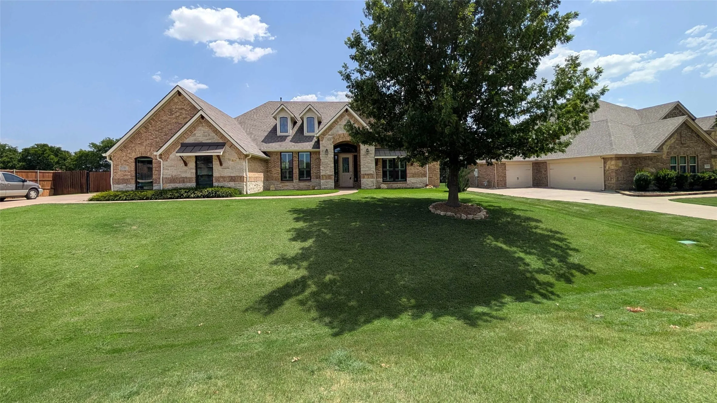 Single Family Residence For Sale in Tarrant County , 1301 Twisting Star Drive, Fort Worth, Texas 76052, 4 Bedroom, 3 Bathroom, 3 Garage spaces, 2,545 Sqft, built in 2008, mls#21344097, Real Estate Agent in Fort Worth, Homes For Sale in Tarrant county, Homes For Sale in Fort Worth, Realtor in Fort Worth Texas, Real Estate Brokerage Independent Realty Texas, Luminita Cordes Realtor