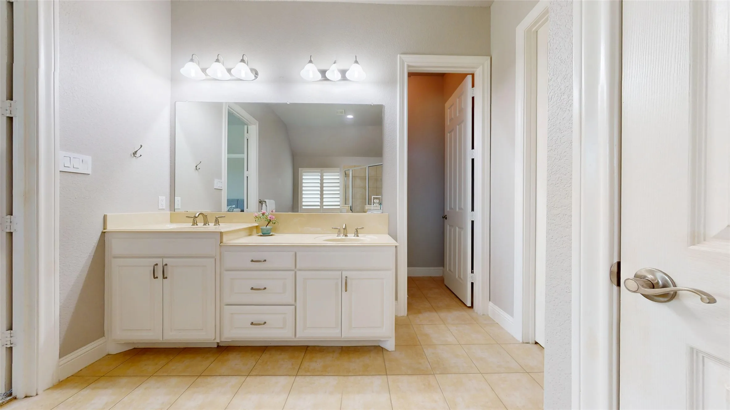 Single Family Residence For Sale in Tarrant County , 1301 Twisting Star Drive, Fort Worth, Texas 76052, 4 Bedroom, 3 Bathroom, 3 Garage spaces, 2,545 Sqft, built in 2008, mls#21344097, Real Estate Agent in Fort Worth, Homes For Sale in Tarrant county, Homes For Sale in Fort Worth, Realtor in Fort Worth Texas, Real Estate Brokerage Independent Realty Texas, Luminita Cordes Realtor
