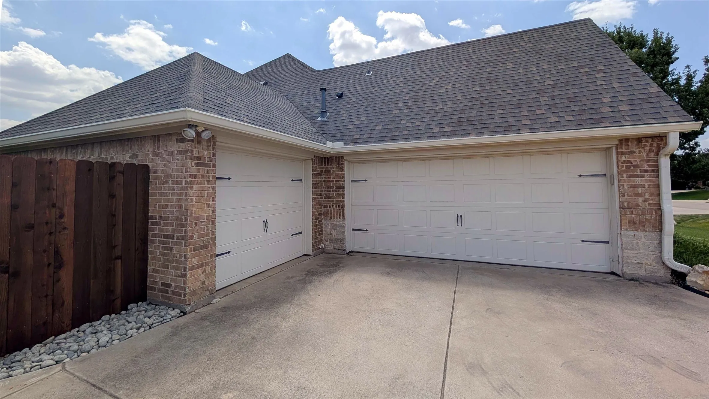 Single Family Residence For Sale in Tarrant County , 1301 Twisting Star Drive, Fort Worth, Texas 76052, 4 Bedroom, 3 Bathroom, 3 Garage spaces, 2,545 Sqft, built in 2008, mls#21344097, Real Estate Agent in Fort Worth, Homes For Sale in Tarrant county, Homes For Sale in Fort Worth, Realtor in Fort Worth Texas, Real Estate Brokerage Independent Realty Texas, Luminita Cordes Realtor
