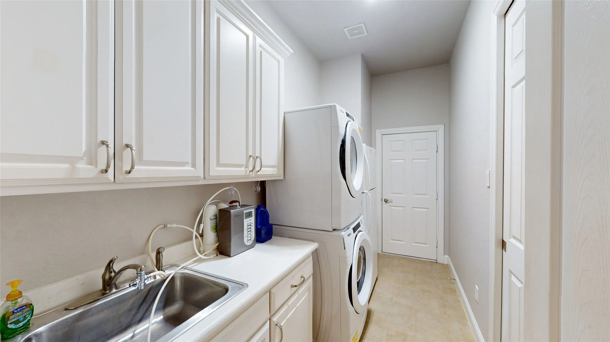 Single Family Residence For Sale in Tarrant County , 1301 Twisting Star Drive, Fort Worth, Texas 76052, 4 Bedroom, 3 Bathroom, 3 Garage spaces, 2,545 Sqft, built in 2008, mls#21344097, Real Estate Agent in Fort Worth, Homes For Sale in Tarrant county, Homes For Sale in Fort Worth, Realtor in Fort Worth Texas, Real Estate Brokerage Independent Realty Texas, Luminita Cordes Realtor