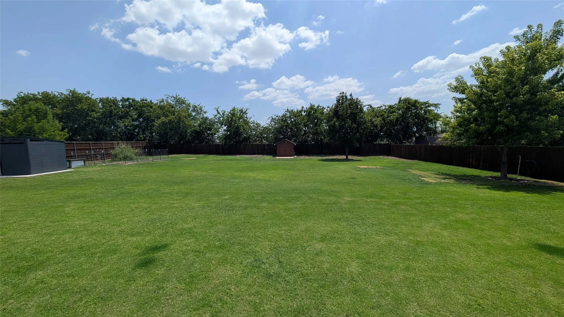 Single Family Residence For Sale in Tarrant County , 1301 Twisting Star Drive, Fort Worth, Texas 76052, 4 Bedroom, 3 Bathroom, 3 Garage spaces, 2,545 Sqft, built in 2008, mls#21344097, Real Estate Agent in Fort Worth, Homes For Sale in Tarrant county, Homes For Sale in Fort Worth, Realtor in Fort Worth Texas, Real Estate Brokerage Independent Realty Texas, Luminita Cordes Realtor