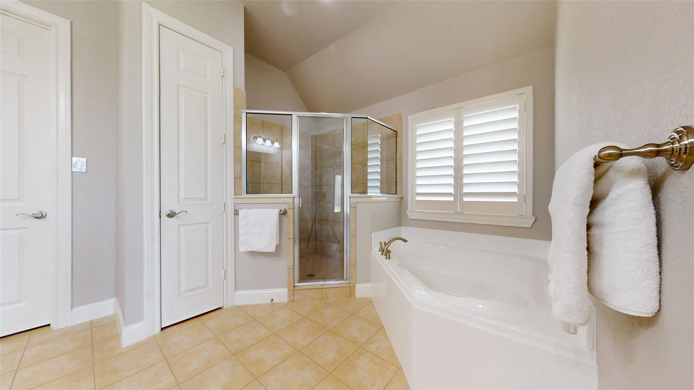 Single Family Residence For Sale in Tarrant County , 1301 Twisting Star Drive, Fort Worth, Texas 76052, 4 Bedroom, 3 Bathroom, 3 Garage spaces, 2,545 Sqft, built in 2008, mls#21344097, Real Estate Agent in Fort Worth, Homes For Sale in Tarrant county, Homes For Sale in Fort Worth, Realtor in Fort Worth Texas, Real Estate Brokerage Independent Realty Texas, Luminita Cordes Realtor