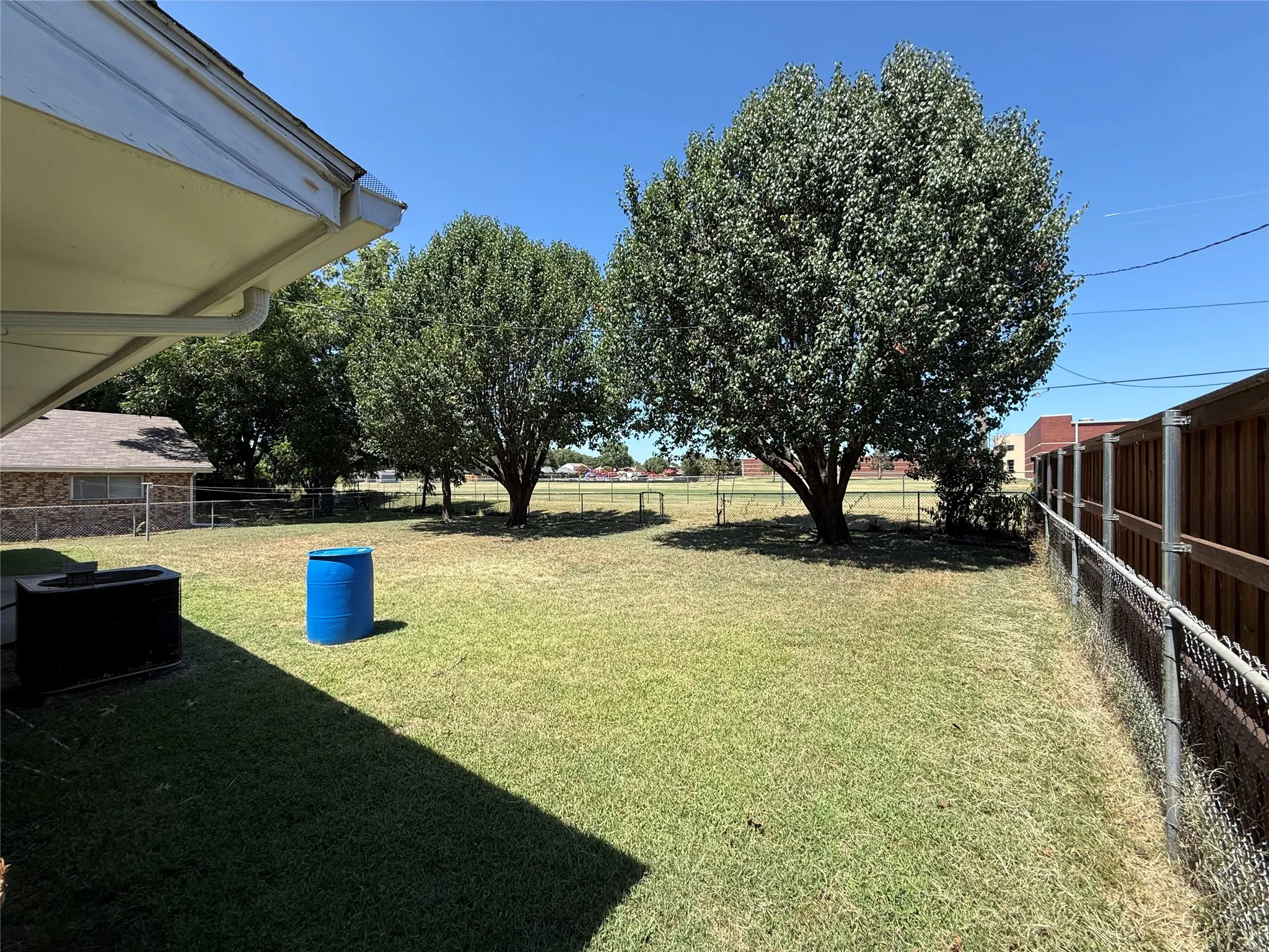 Single Family Residence For Rent in Kaufman County , 124 Poinsettia Circle, Terrell, Texas 75160, 3 Bedroom, 2 Bathroom, 2 Garage spaces, 1,391 Sqft, built in 1968, mls#21343591, Real Estate Agent in Terrell, Homes For Rent in Kaufman county, Homes For Rent in Terrell, Realtor in Terrell Texas, Real Estate Brokerage Independent Realty Texas, Luminita Cordes Realtor