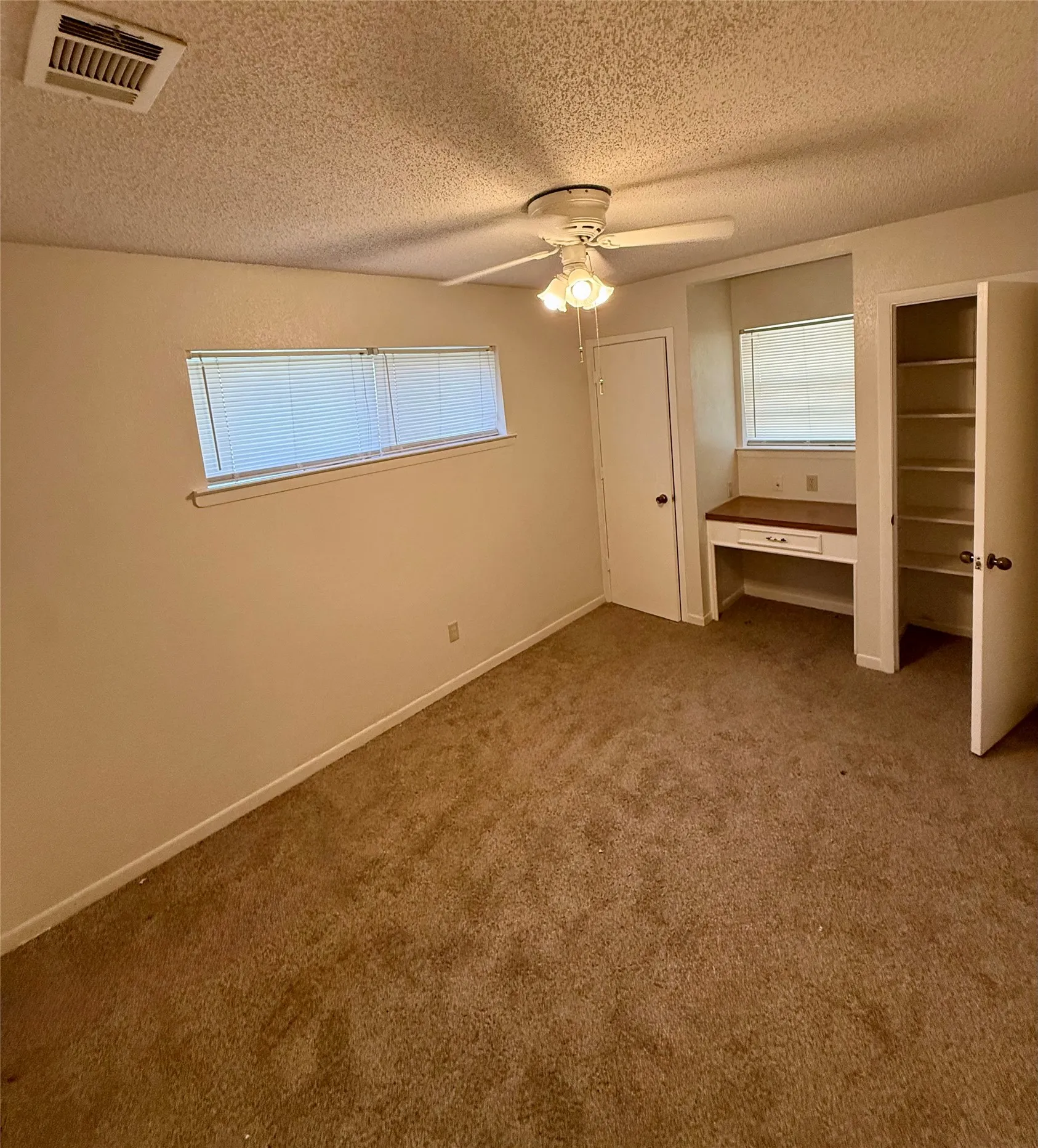 Single Family Residence For Rent in Kaufman County , 124 Poinsettia Circle, Terrell, Texas 75160, 3 Bedroom, 2 Bathroom, 2 Garage spaces, 1,391 Sqft, built in 1968, mls#21343591, Real Estate Agent in Terrell, Homes For Rent in Kaufman county, Homes For Rent in Terrell, Realtor in Terrell Texas, Real Estate Brokerage Independent Realty Texas, Luminita Cordes Realtor