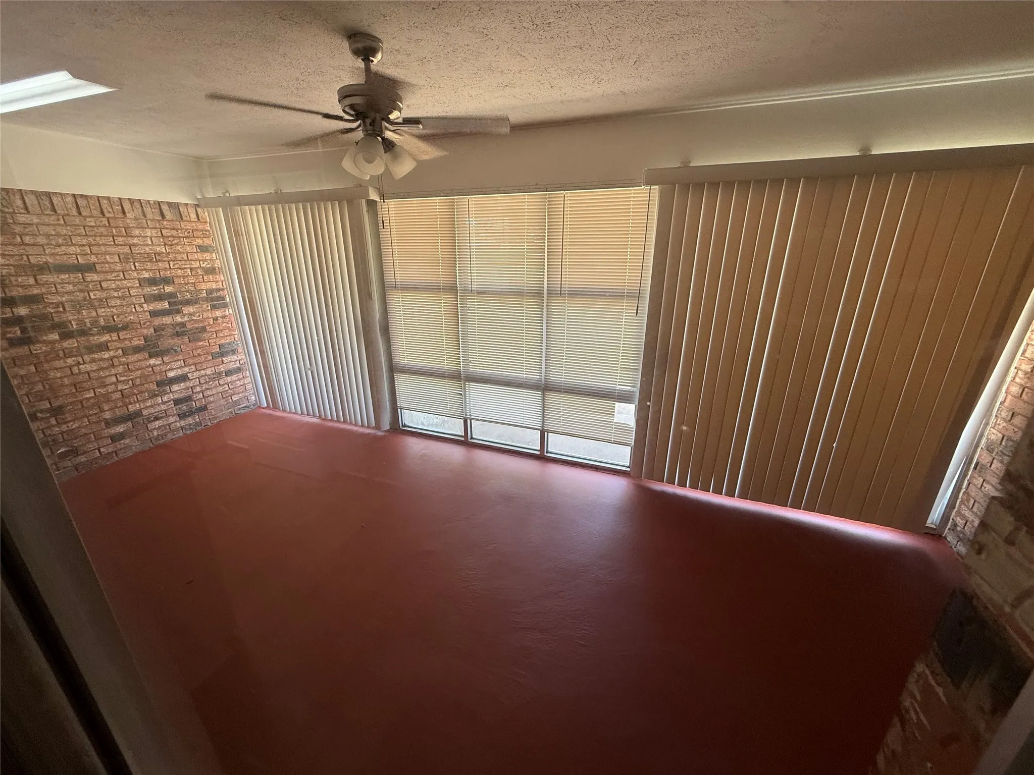 Single Family Residence For Rent in Kaufman County , 124 Poinsettia Circle, Terrell, Texas 75160, 3 Bedroom, 2 Bathroom, 2 Garage spaces, 1,391 Sqft, built in 1968, mls#21343591, Real Estate Agent in Terrell, Homes For Rent in Kaufman county, Homes For Rent in Terrell, Realtor in Terrell Texas, Real Estate Brokerage Independent Realty Texas, Luminita Cordes Realtor